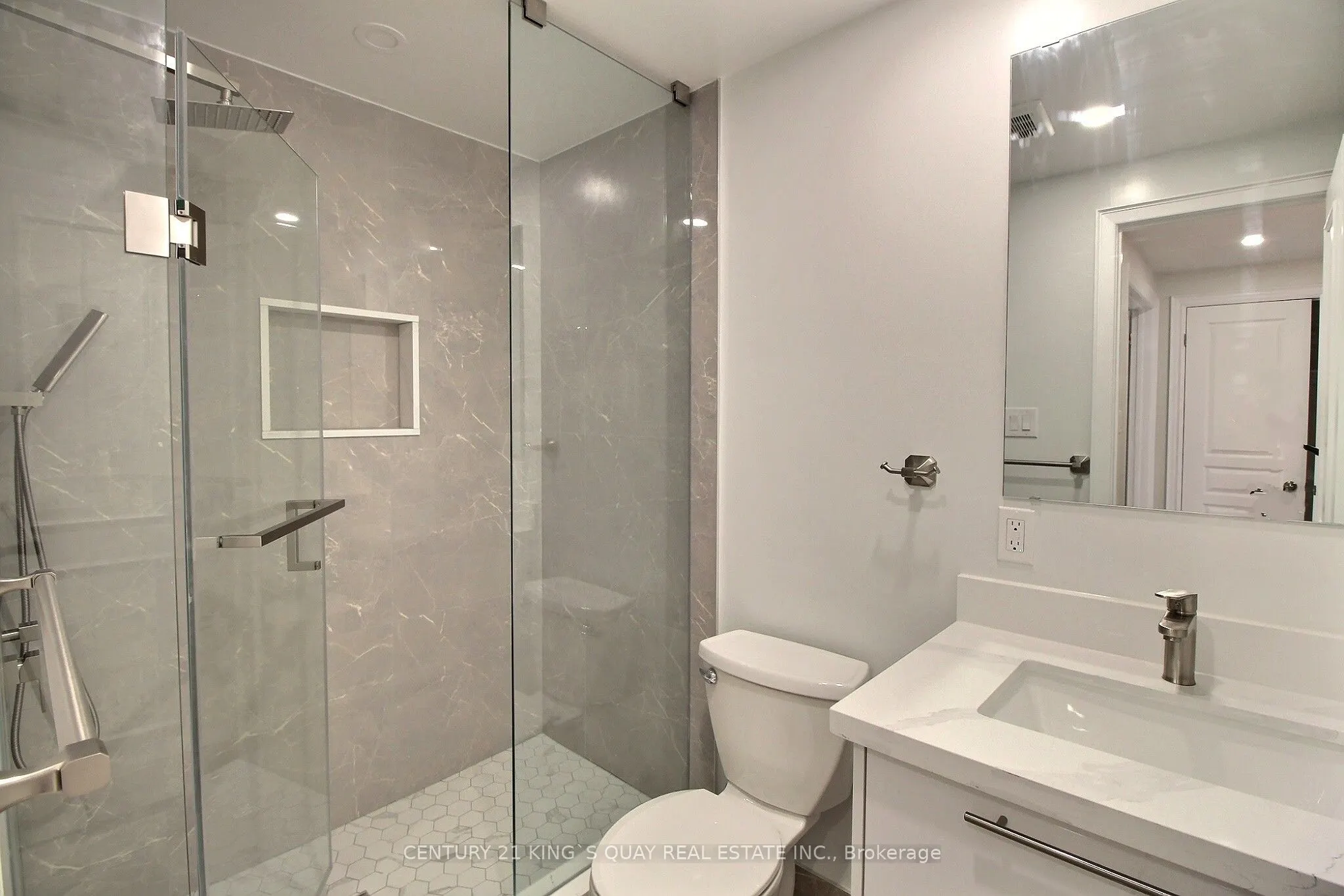 17 Sandyhook Square