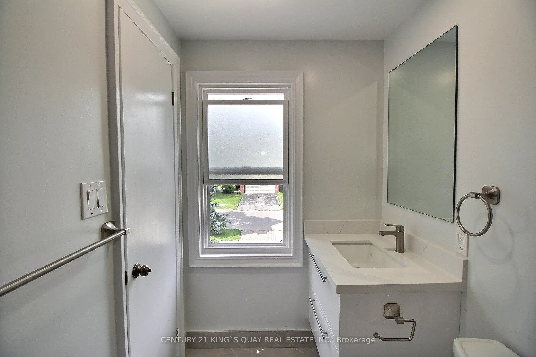 17 Sandyhook Square
