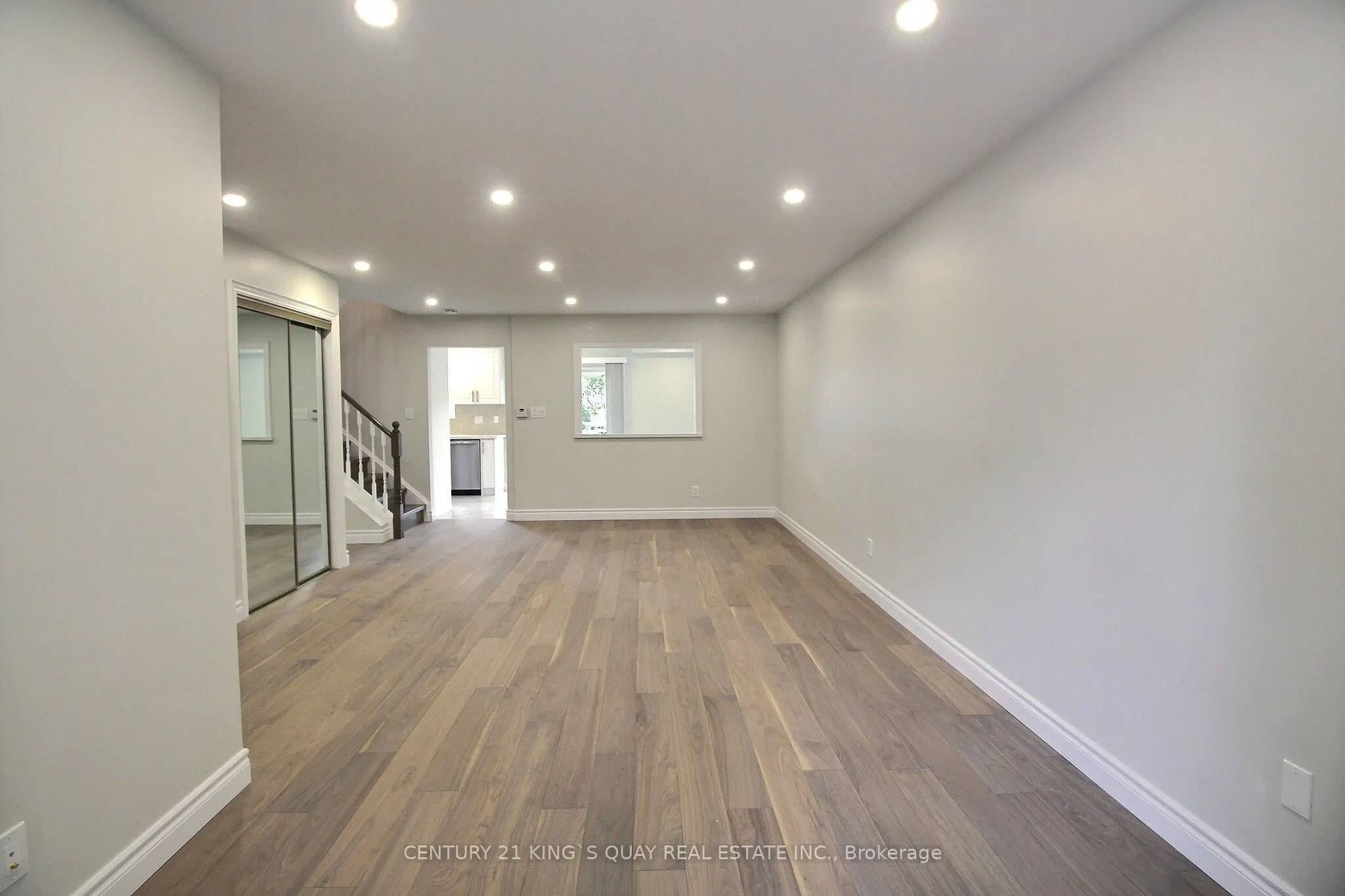 17 Sandyhook Square