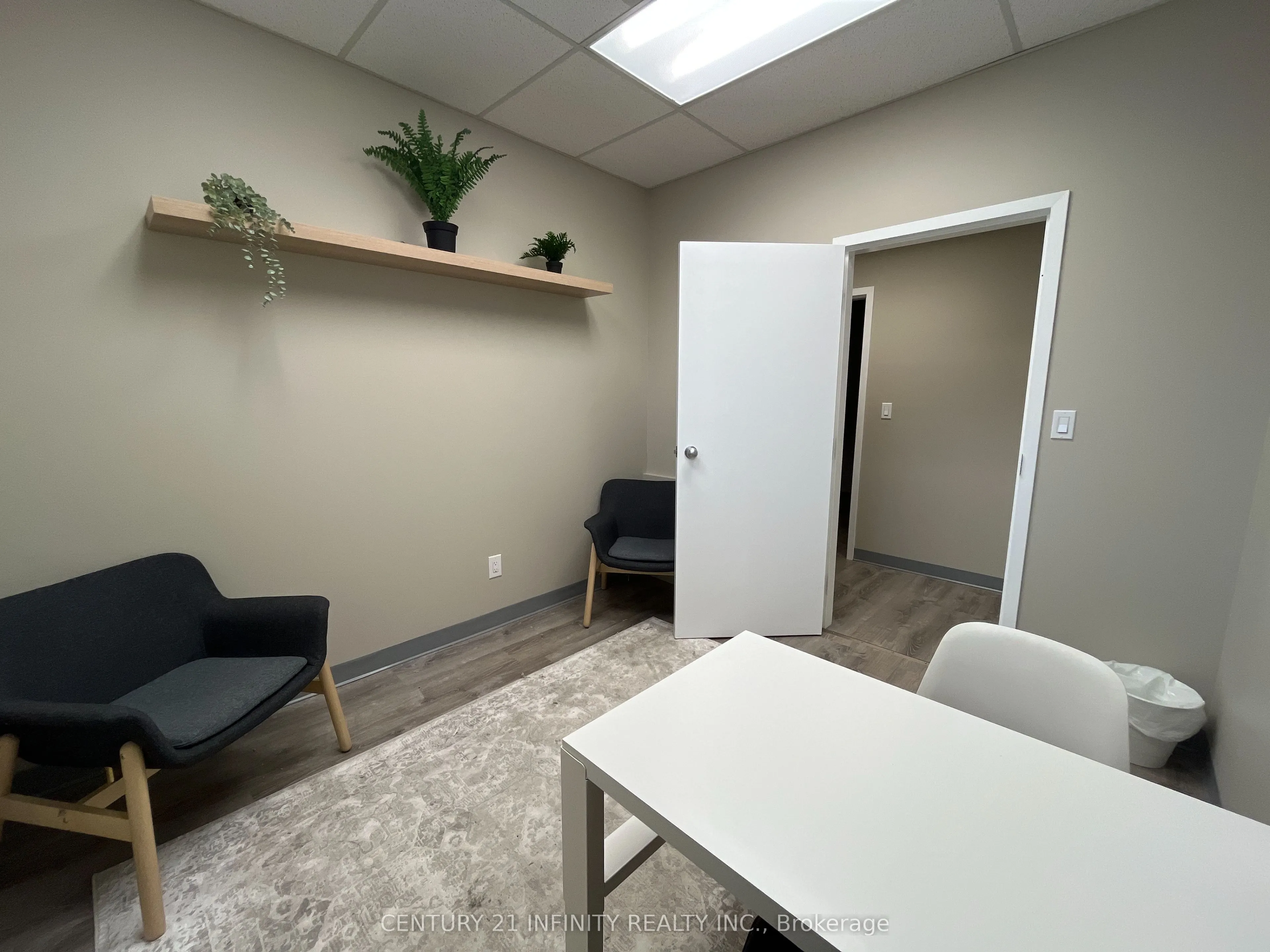 601 Harwood Avenue S, #207