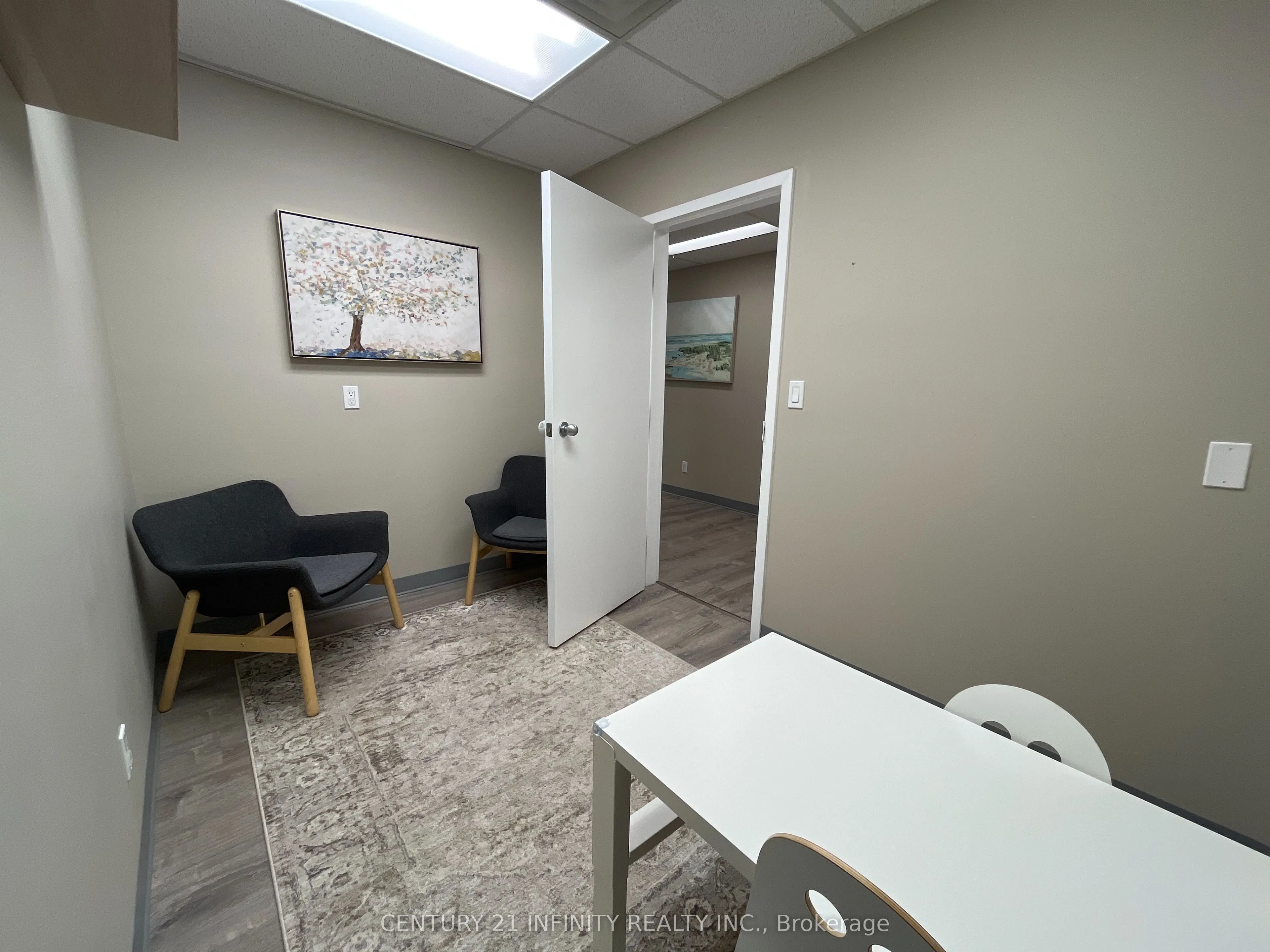 601 Harwood Avenue S, #207