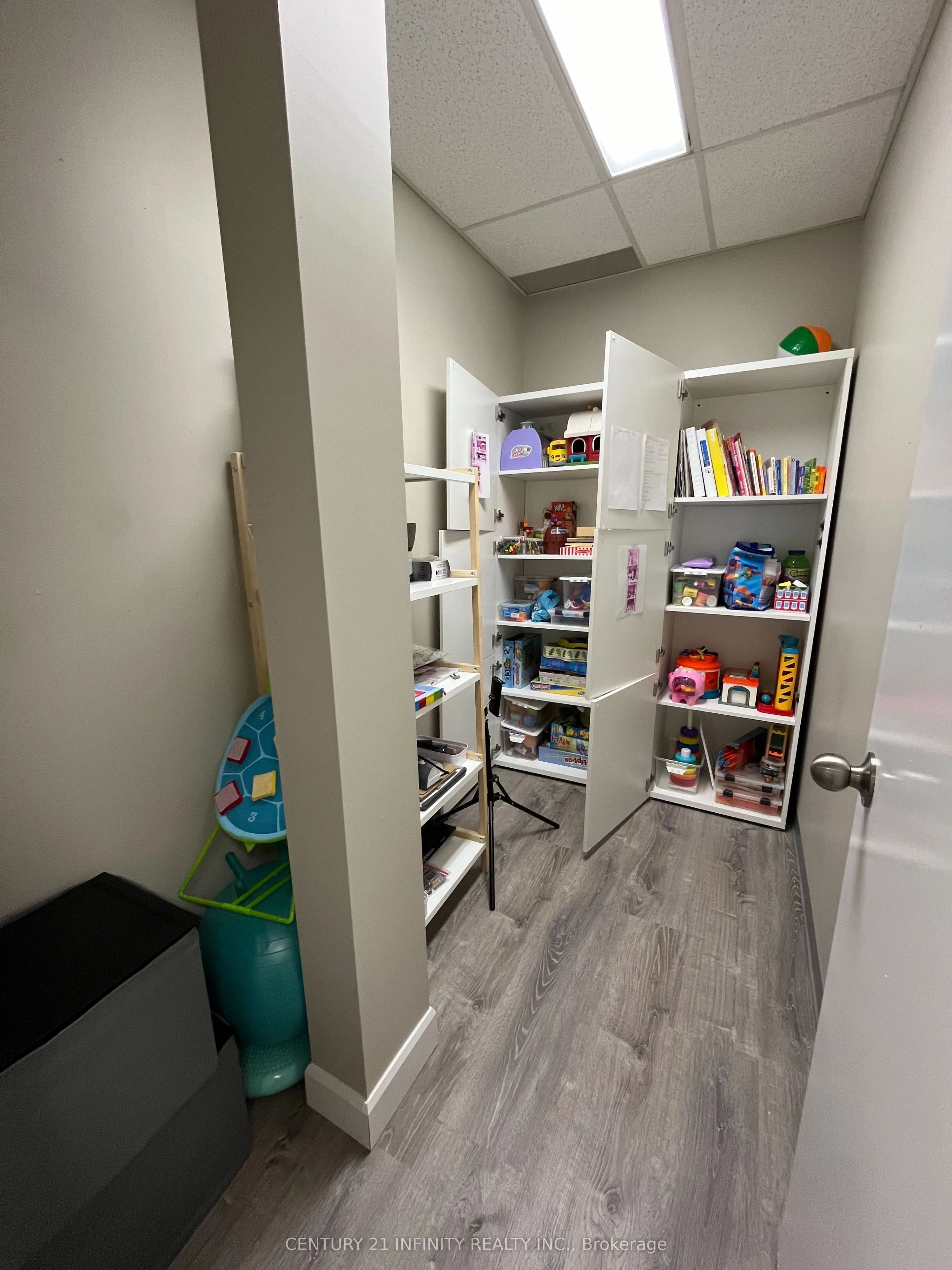 601 Harwood Avenue S, #207