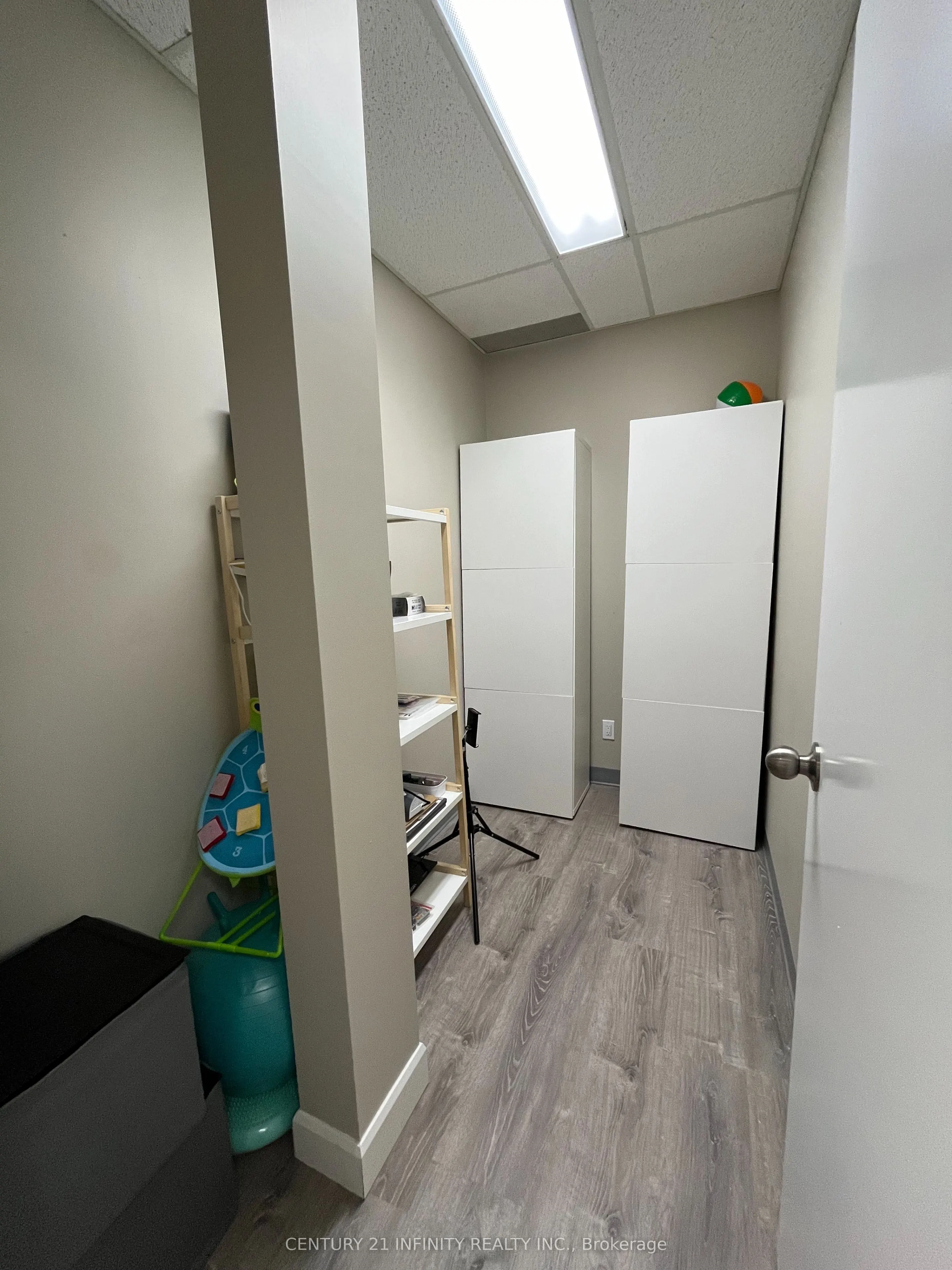 601 Harwood Avenue S, #207