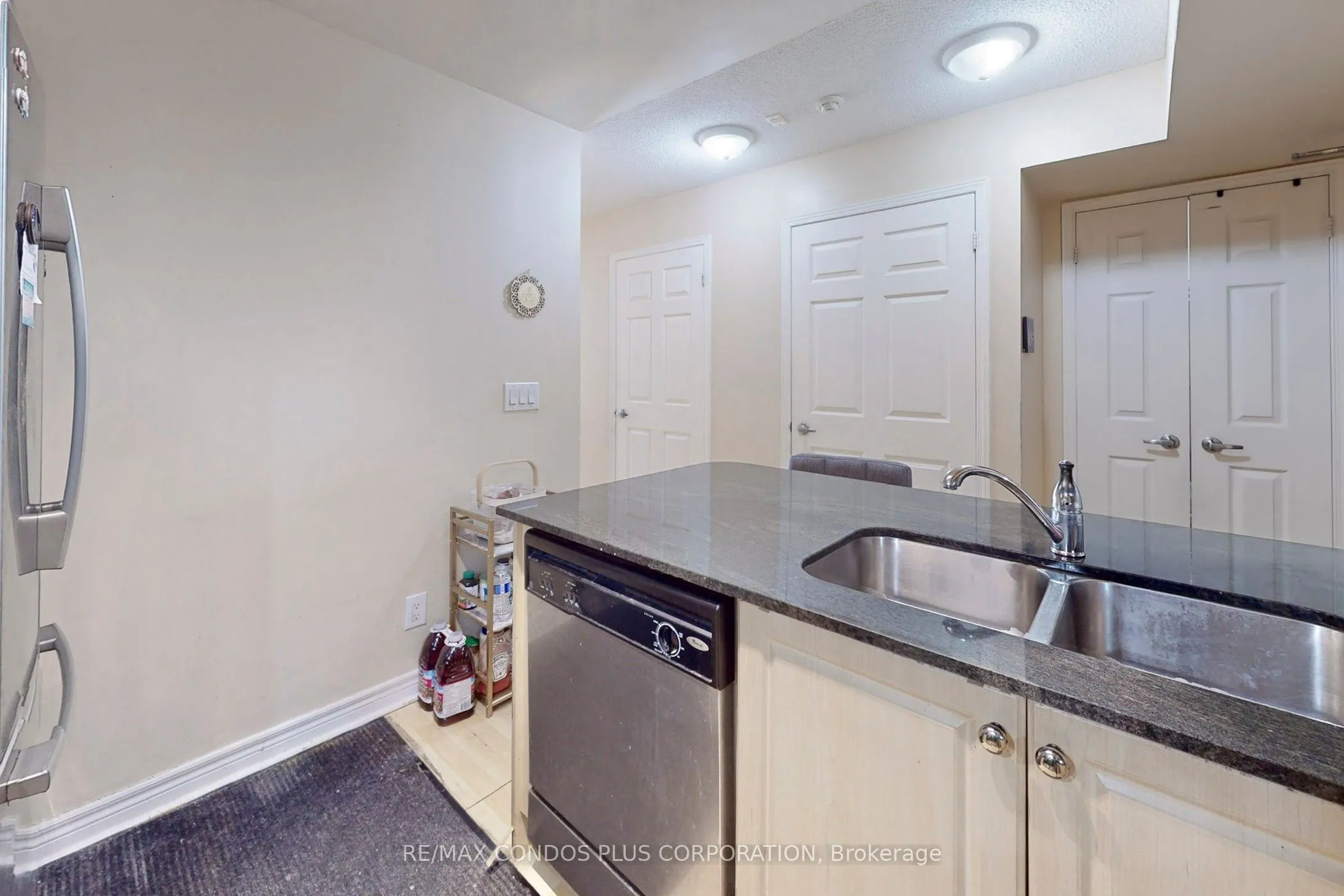 60 Fairfax Crescent, #315