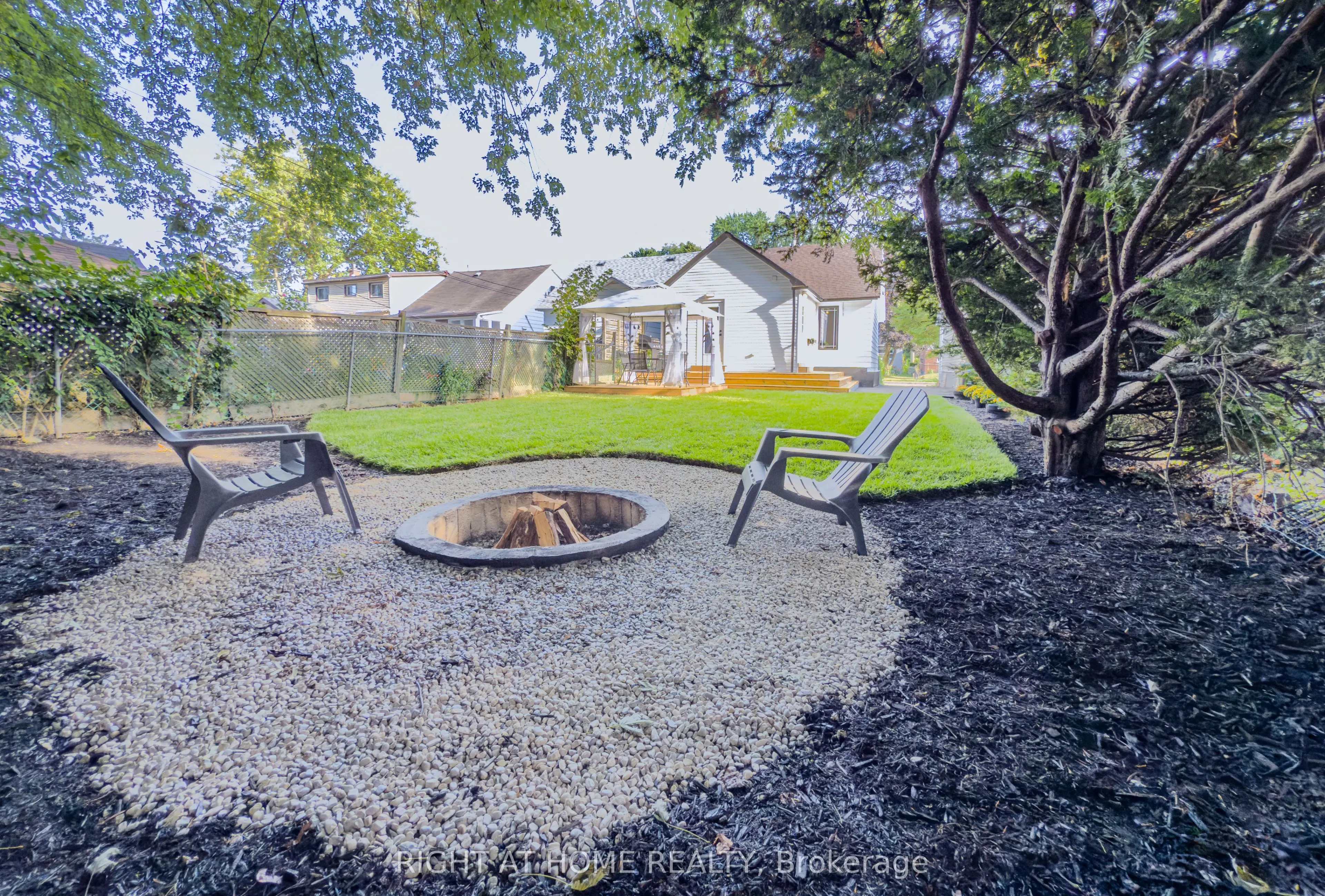 32 Brenton Street
