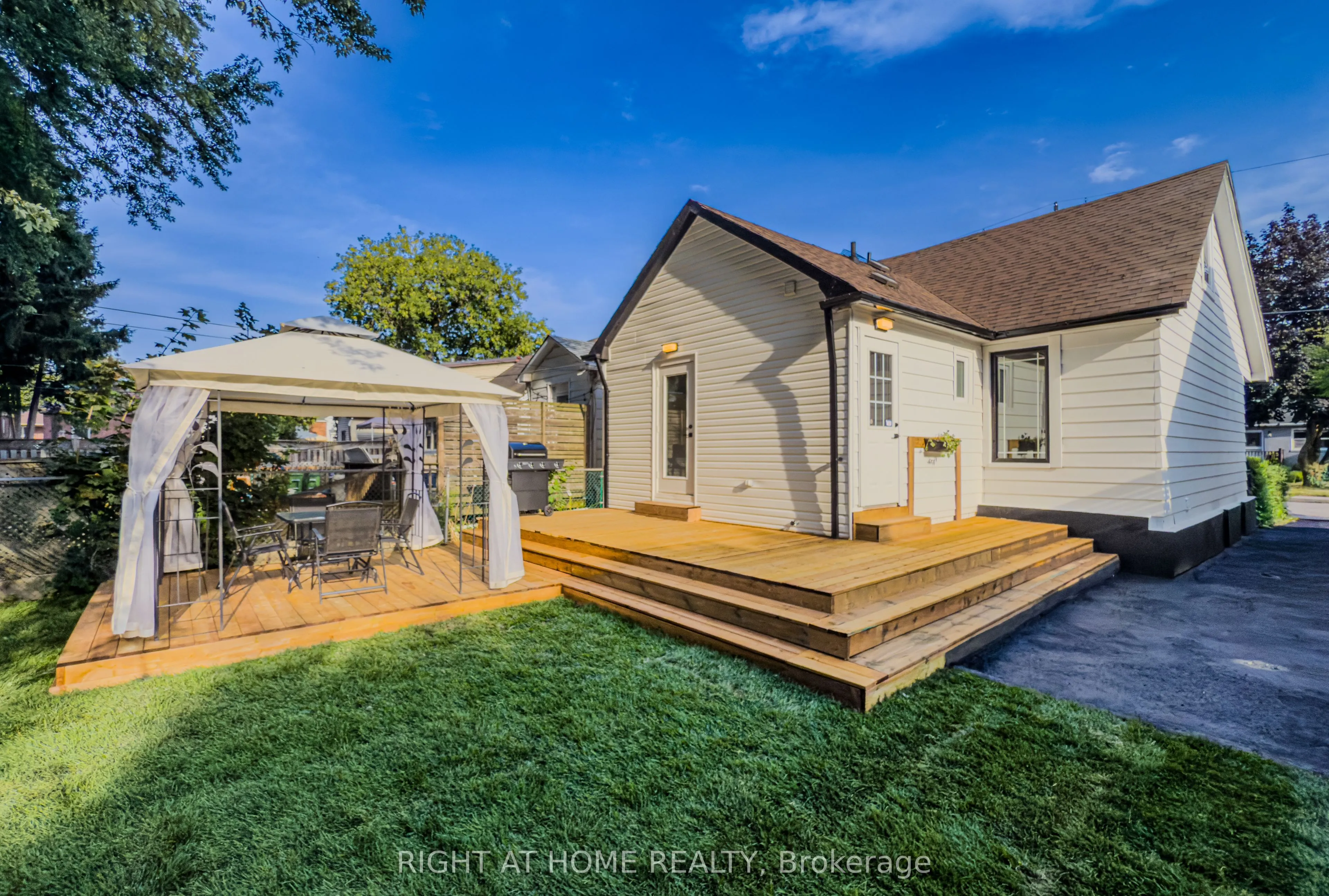 32 Brenton Street
