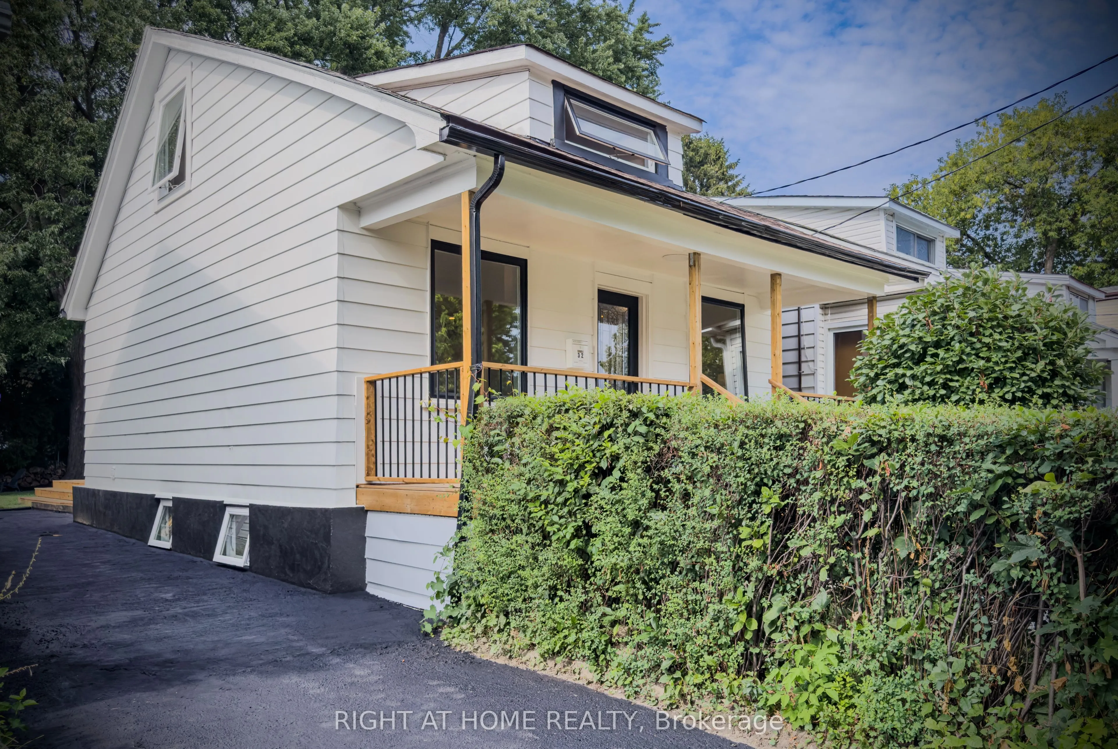 32 Brenton Street