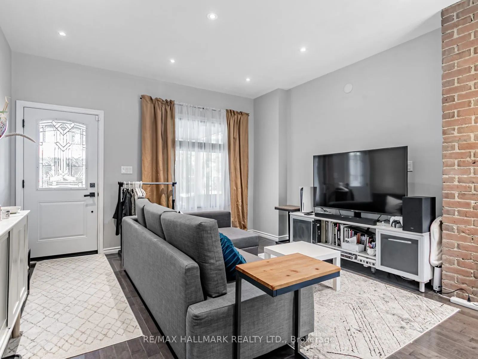 47 Hazelwood Avenue, #Main & 2nd Floor