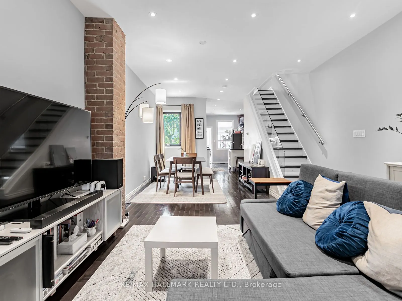 47 Hazelwood Avenue, #Main & 2nd Floor