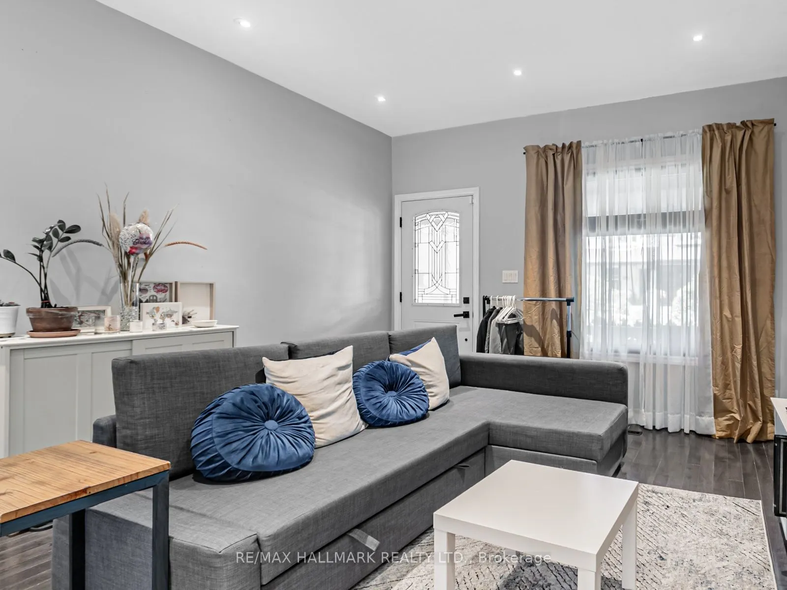 47 Hazelwood Avenue, #Main & 2nd Floor