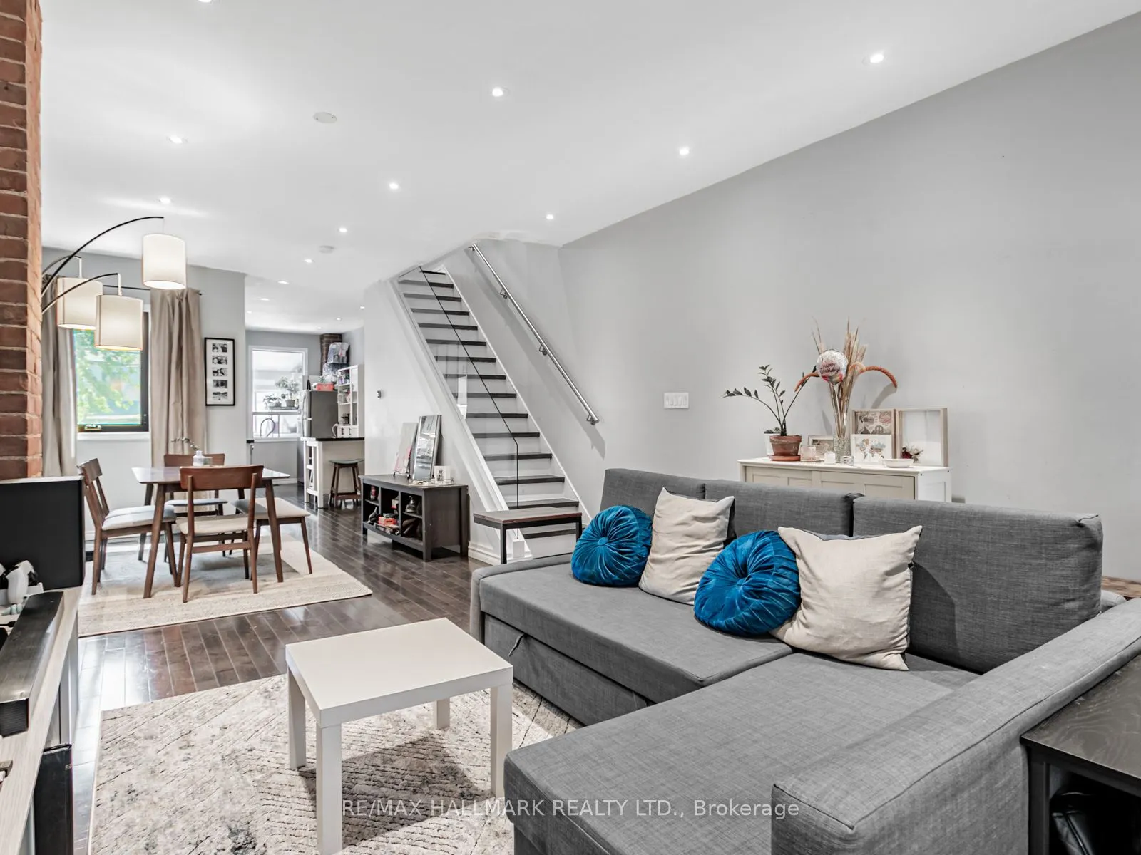 47 Hazelwood Avenue, #Main & 2nd Floor