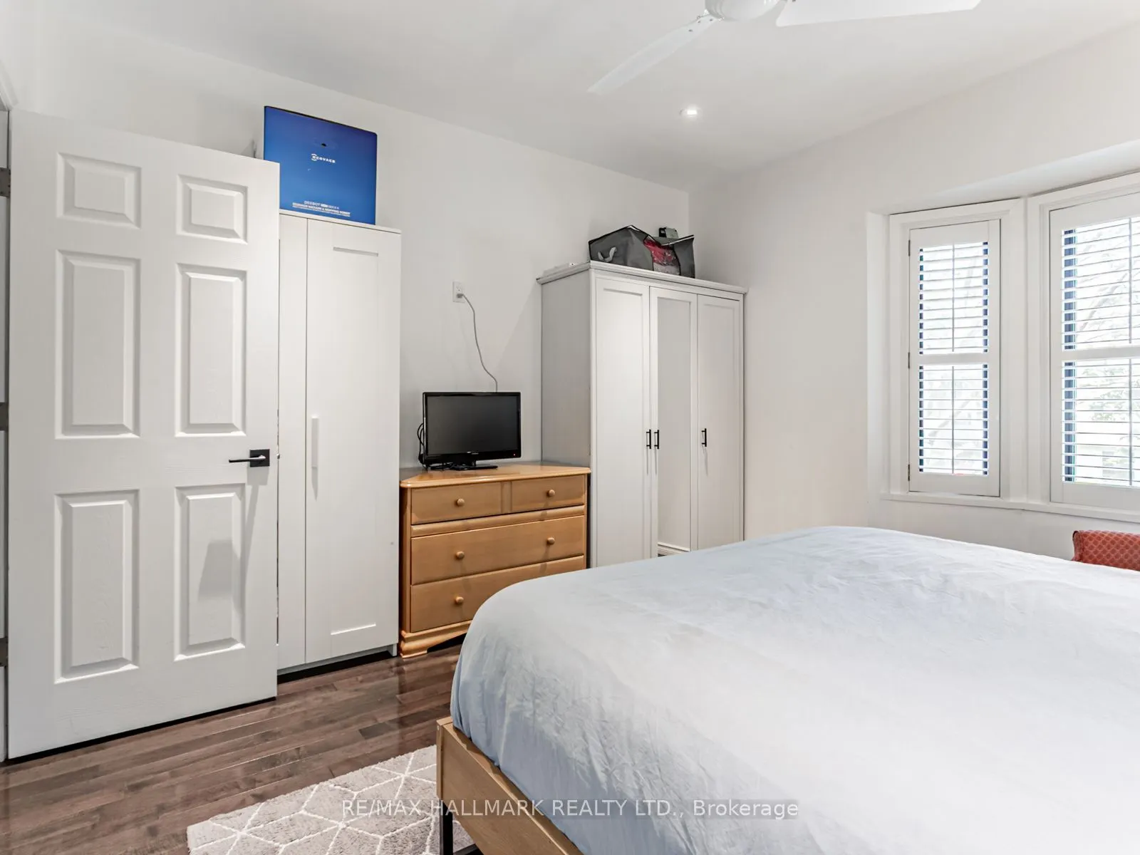 47 Hazelwood Avenue, #Main & 2nd Floor
