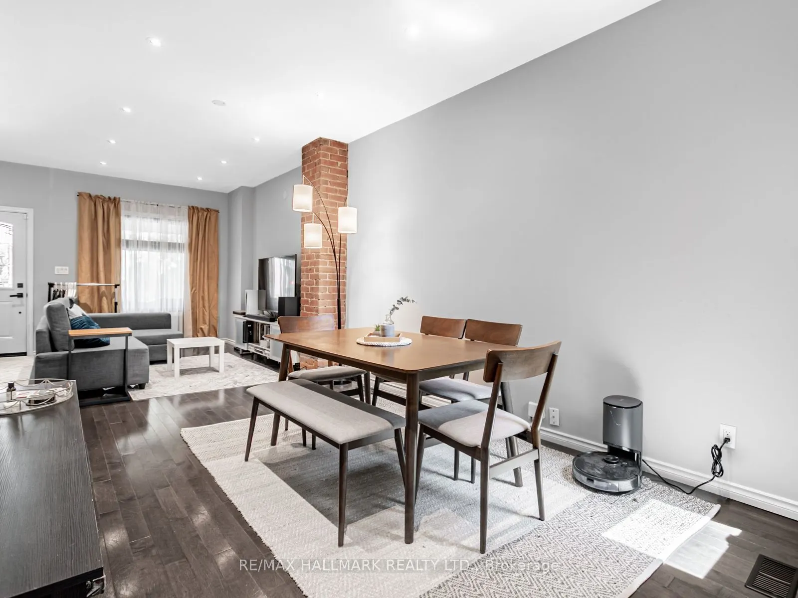 47 Hazelwood Avenue, #Main & 2nd Floor