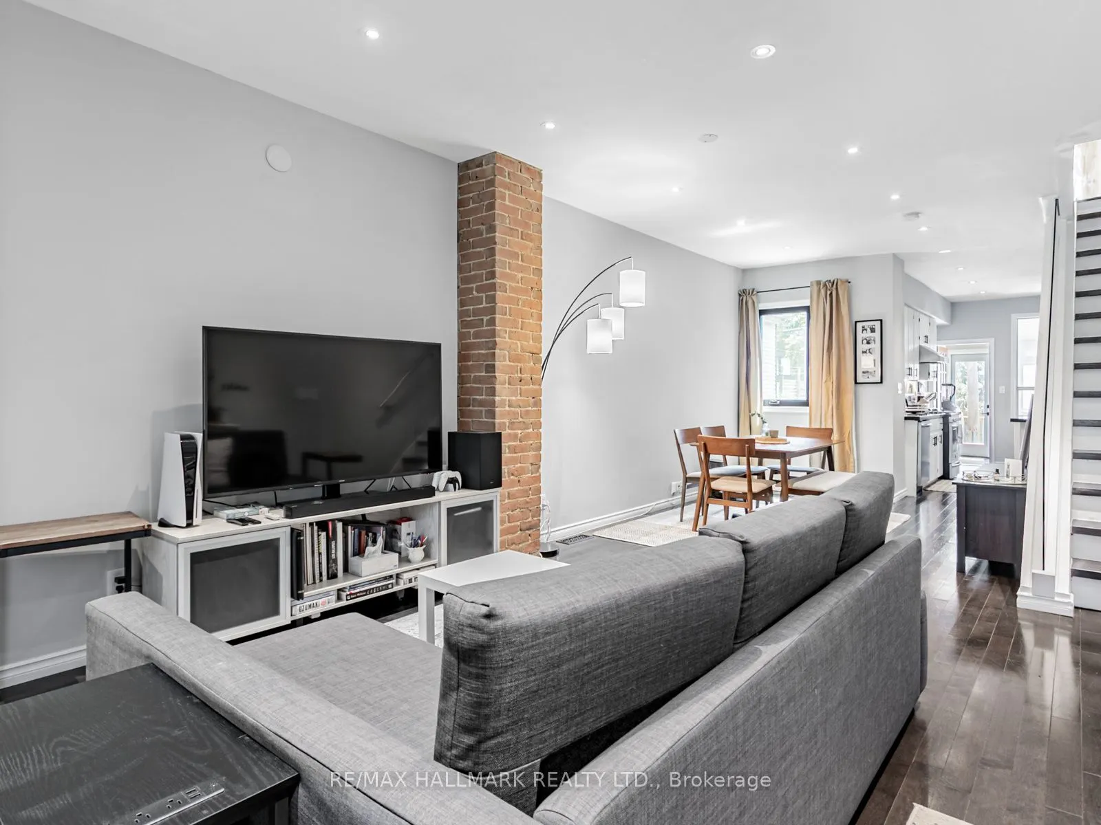47 Hazelwood Avenue, #Main & 2nd Floor