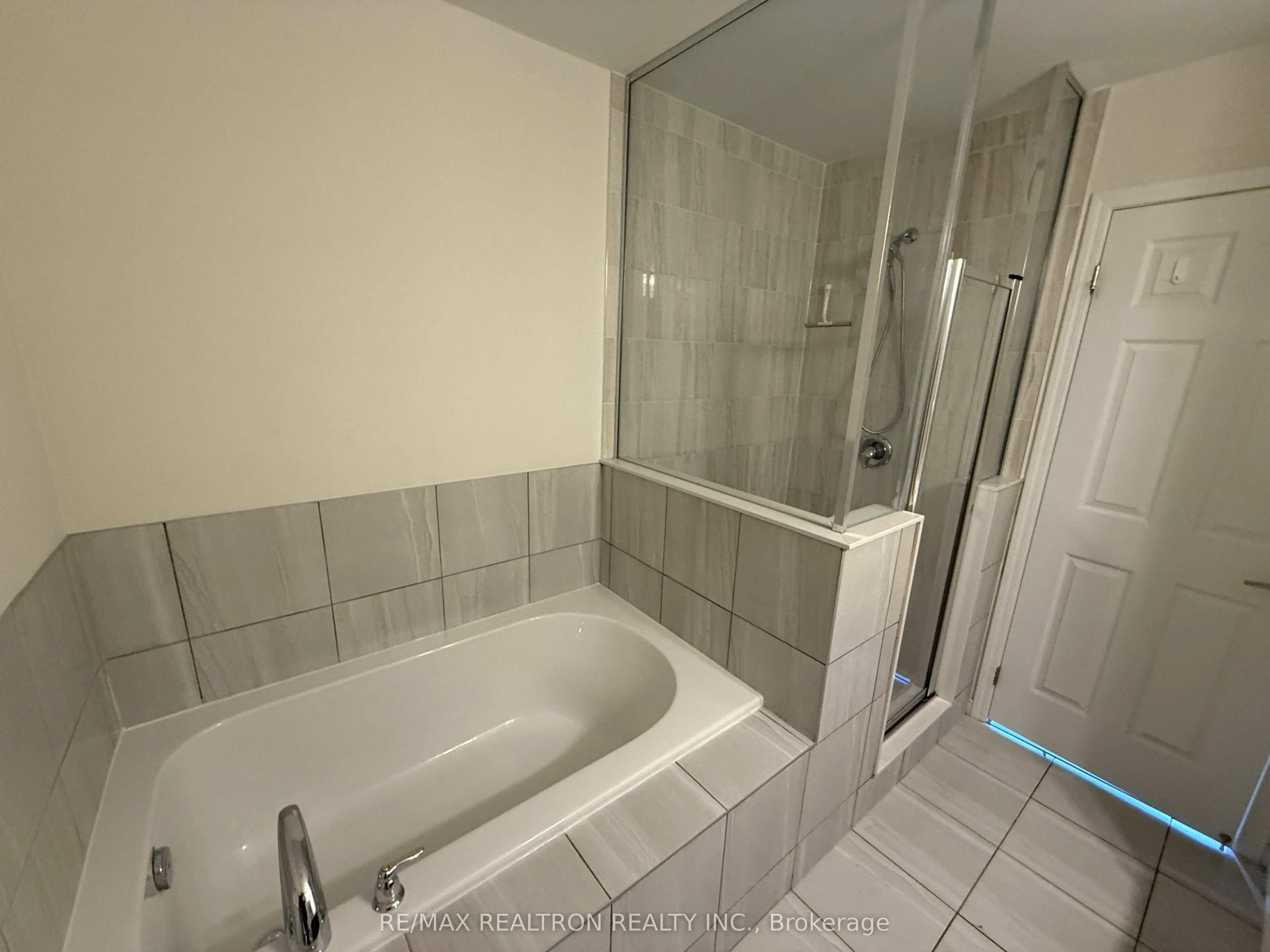 2674 Magdalene Path E, #100