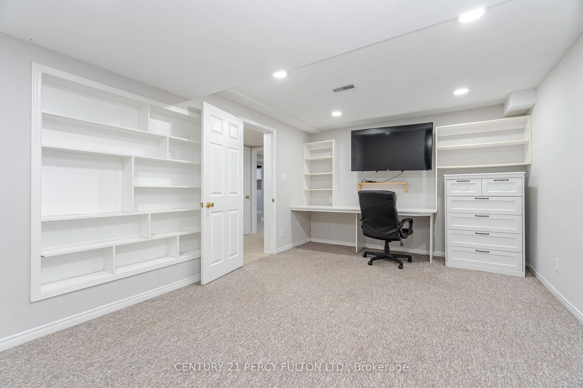 718 Pebble Court