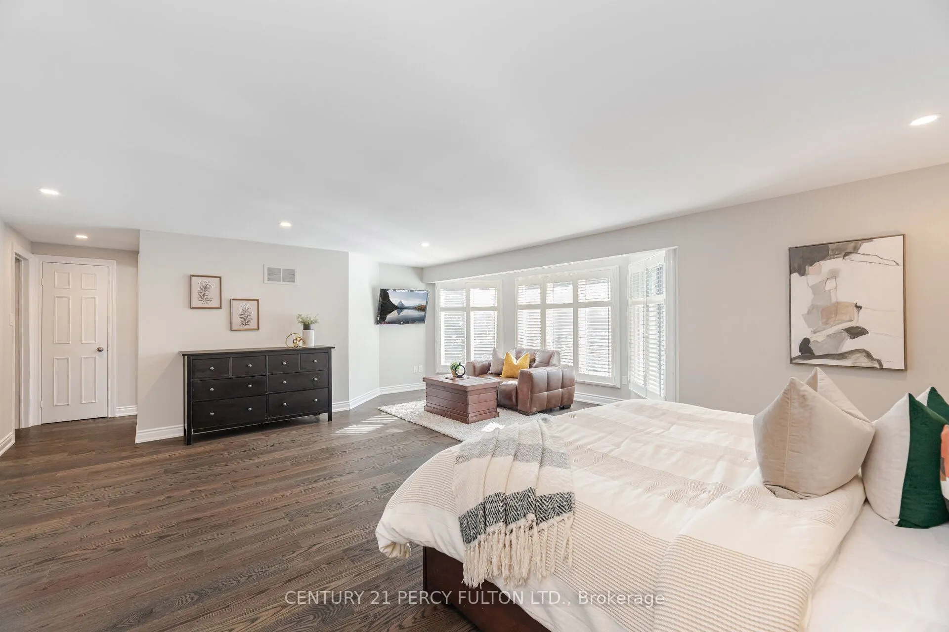 718 Pebble Court
