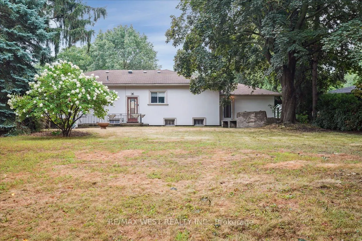 106 Cedar Brae Boulevard