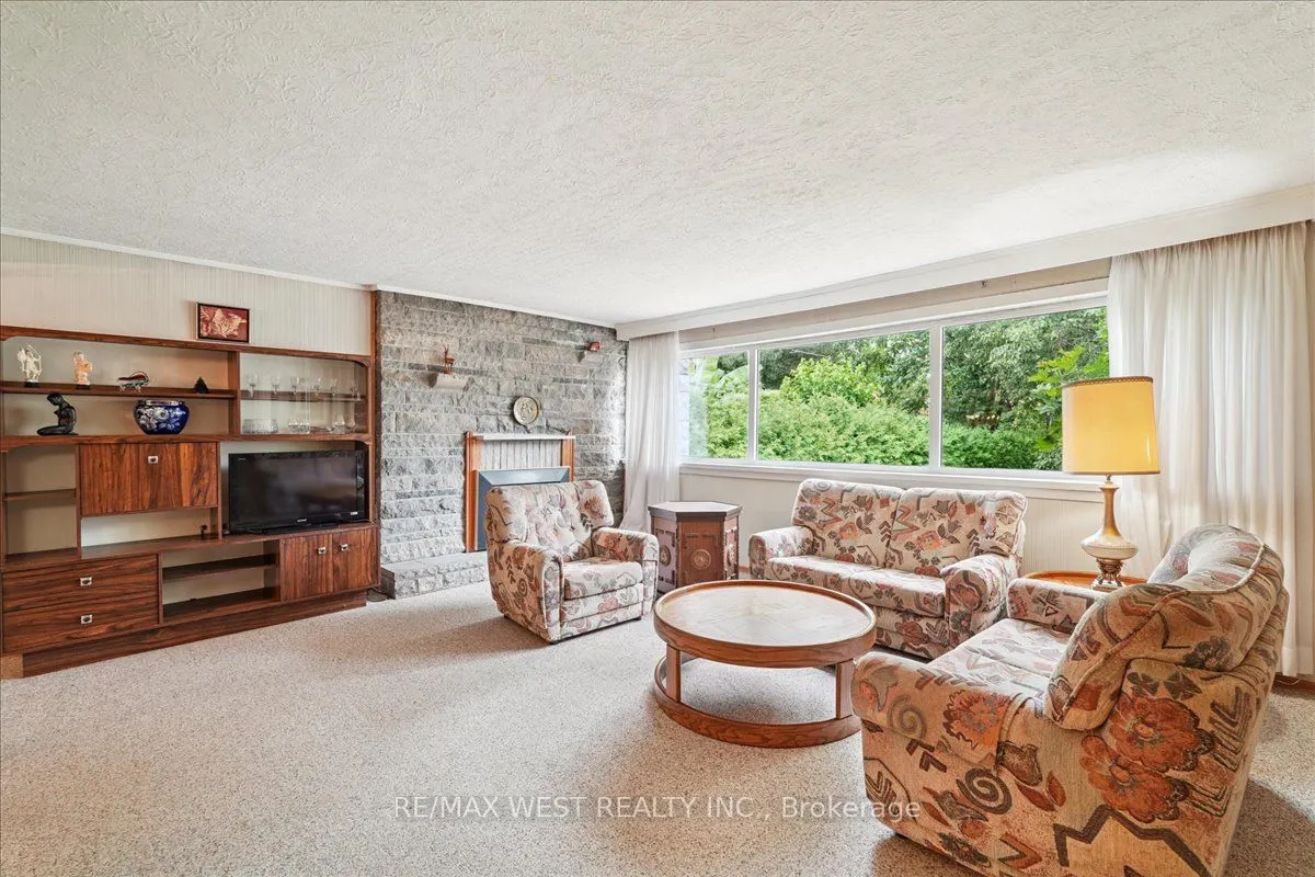 106 Cedar Brae Boulevard