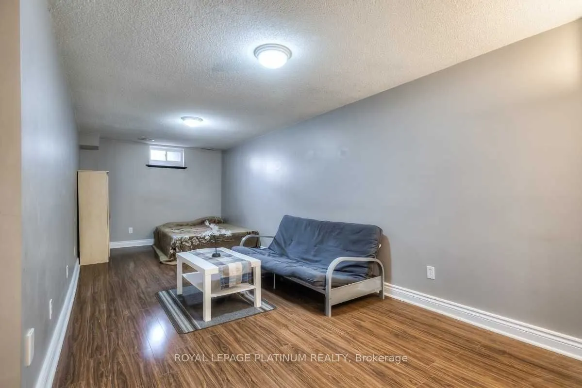87 Poolton Crescent