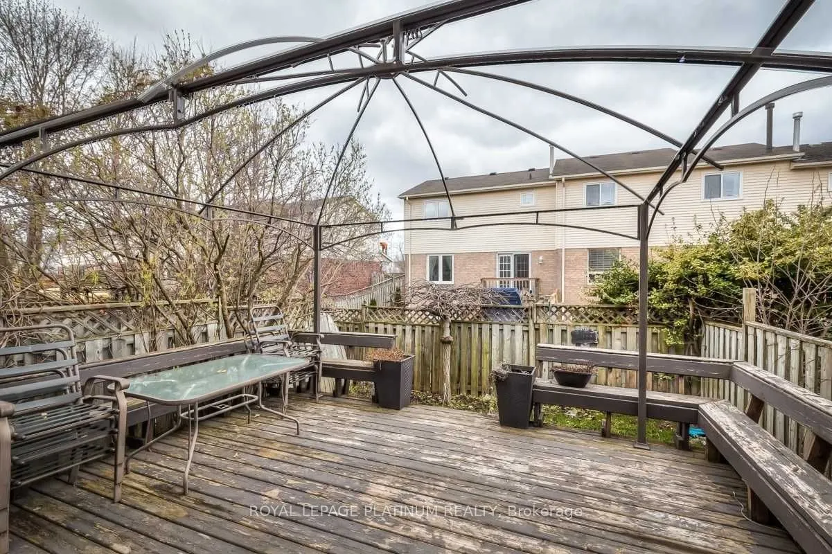 87 Poolton Crescent