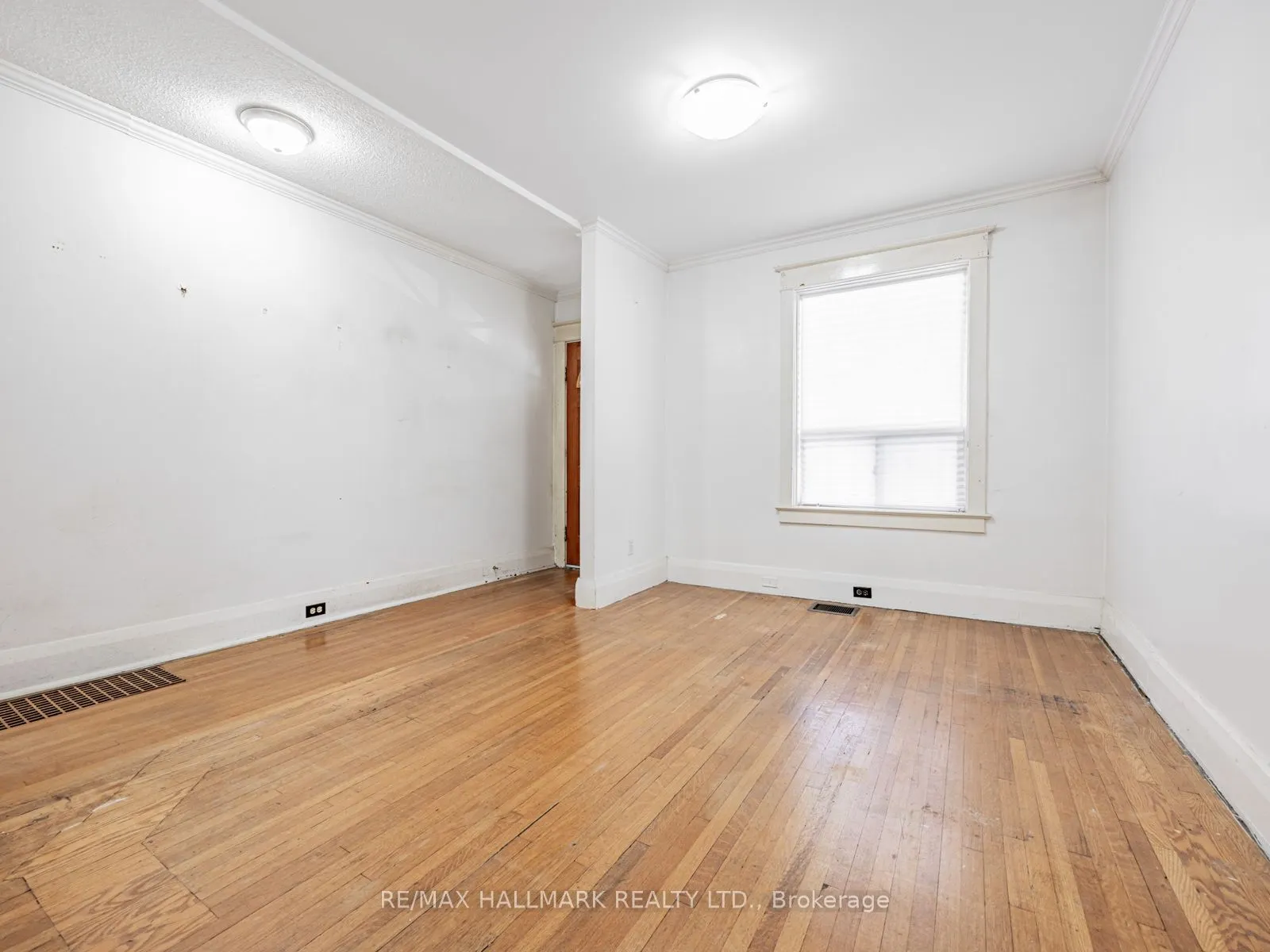 44 Queensdale Avenue