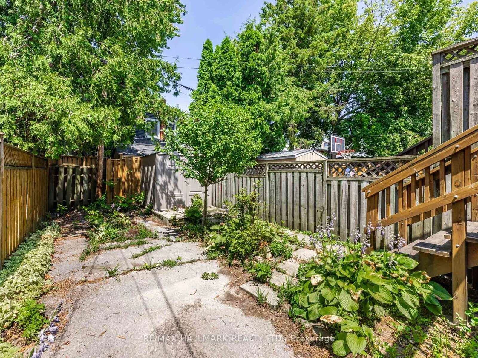 44 Queensdale Avenue