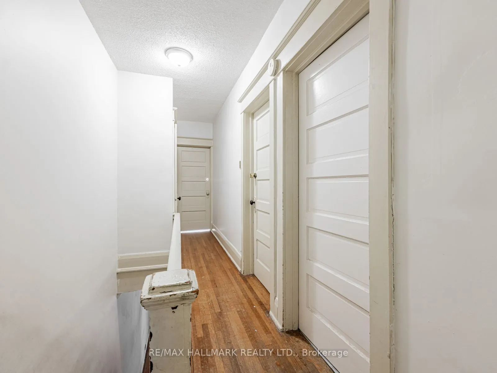 44 Queensdale Avenue
