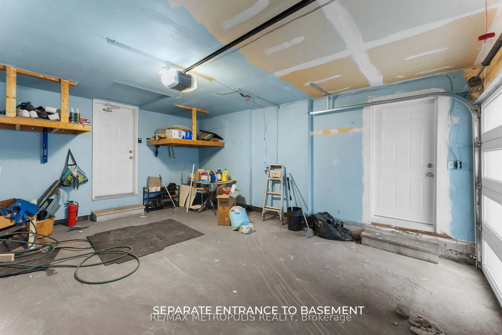 4 Grosbeak Crescent, #Upper