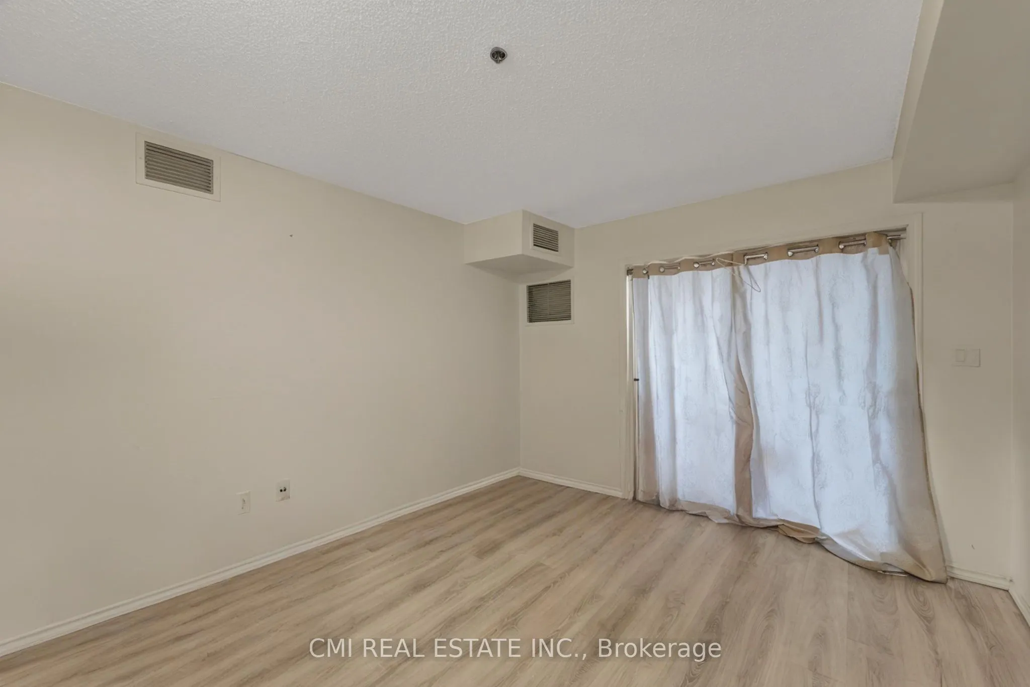 5225 Finch Avenue E, #203