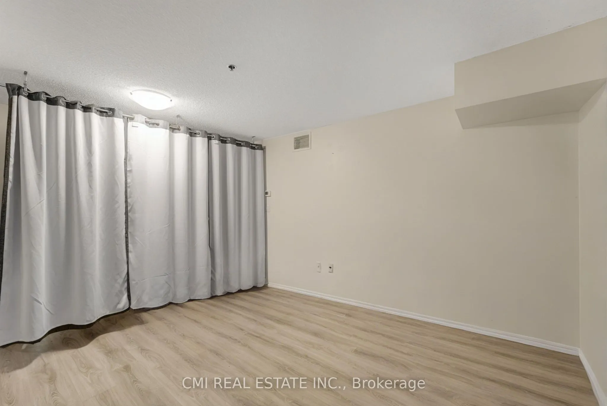 5225 Finch Avenue E, #203