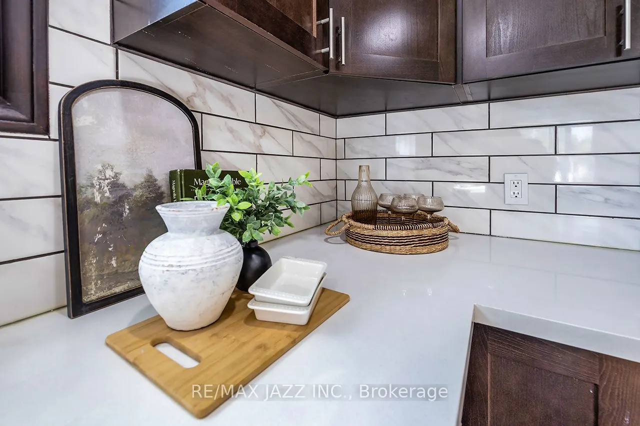 843 Charisma Crescent