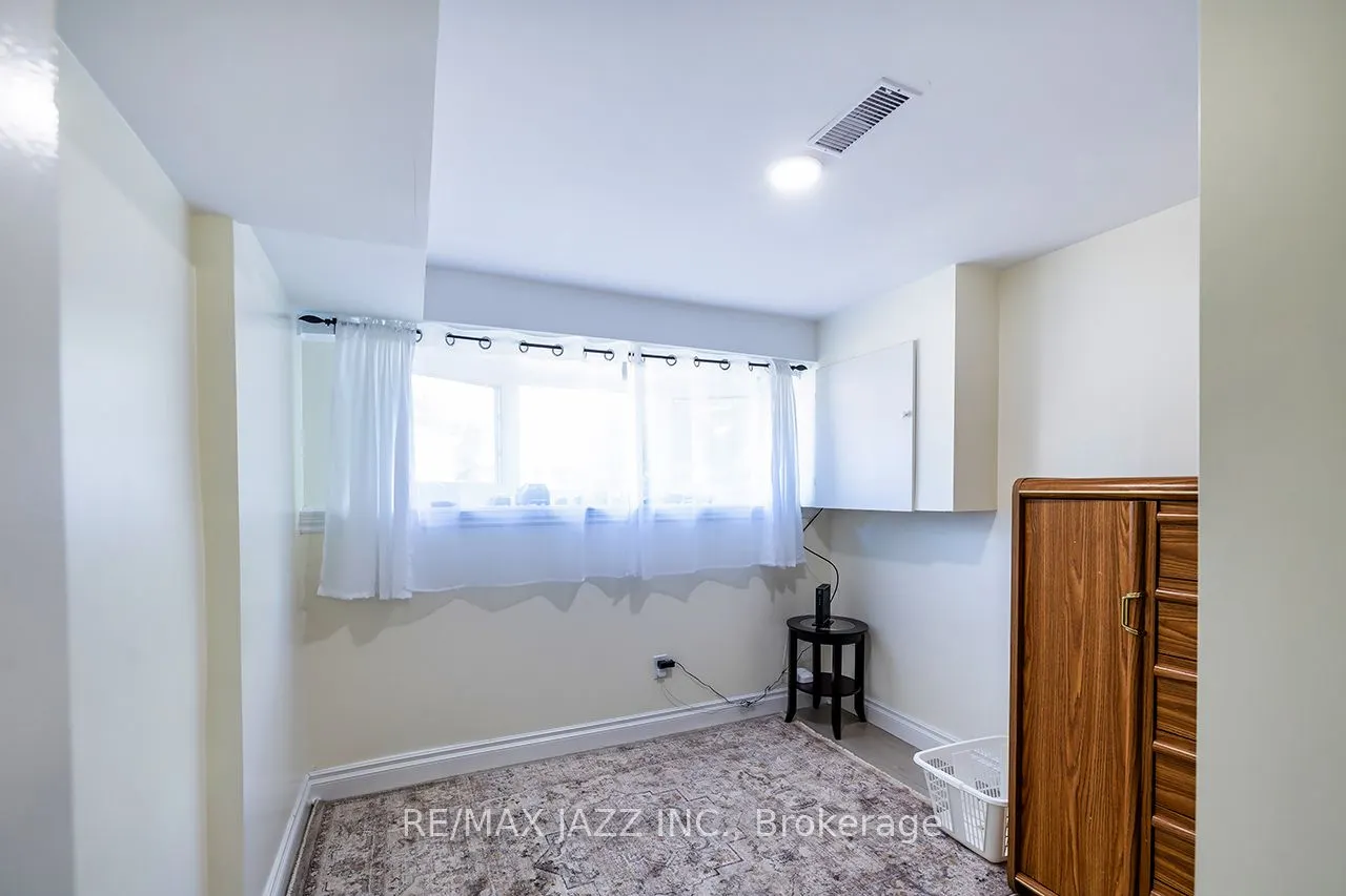 843 Charisma Crescent