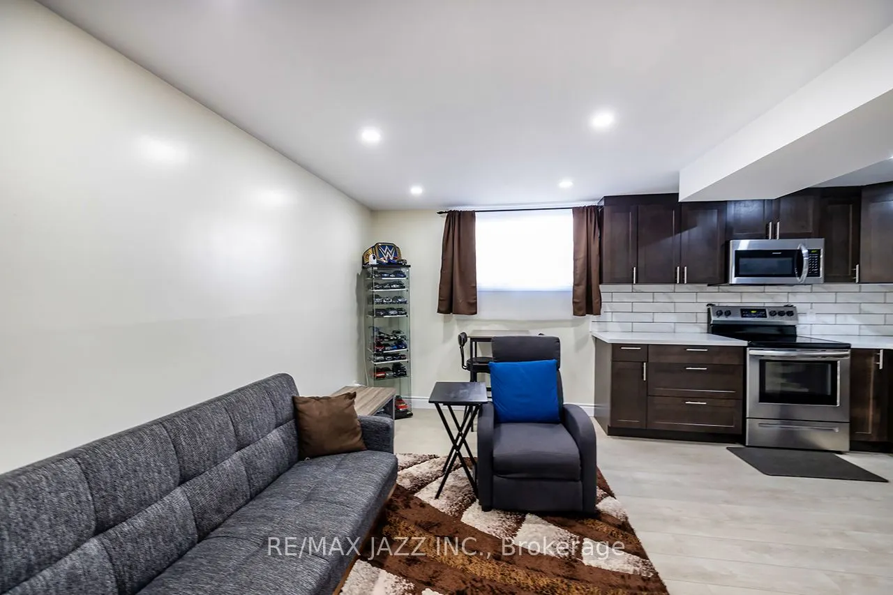 843 Charisma Crescent