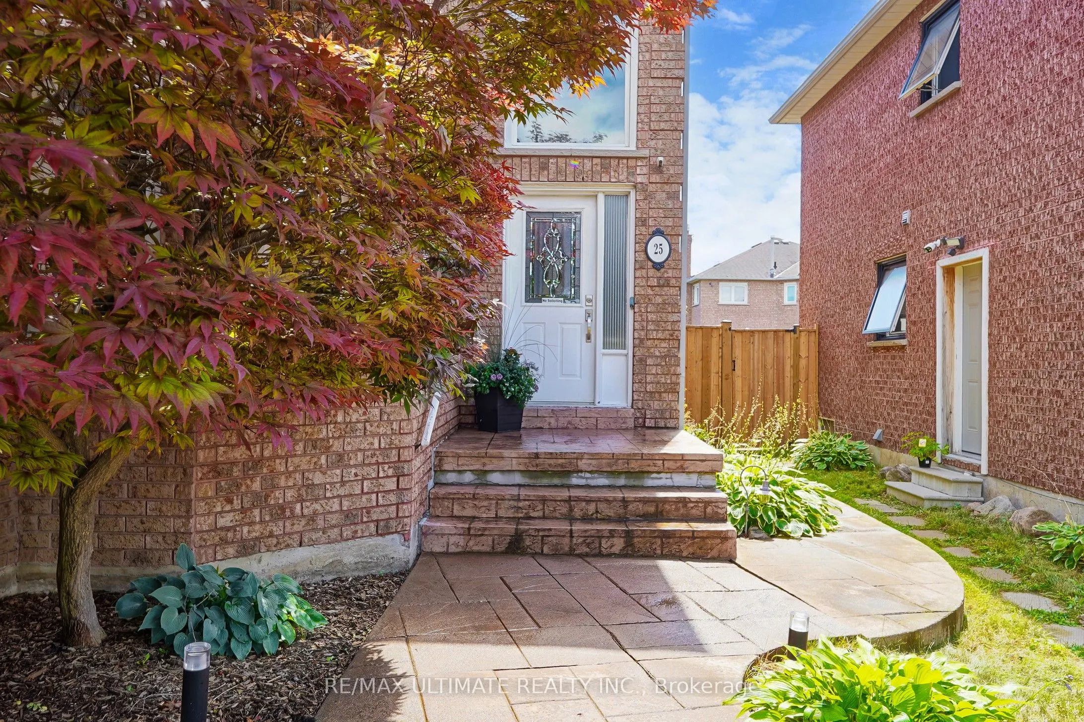 25 WINTERBERRY Drive