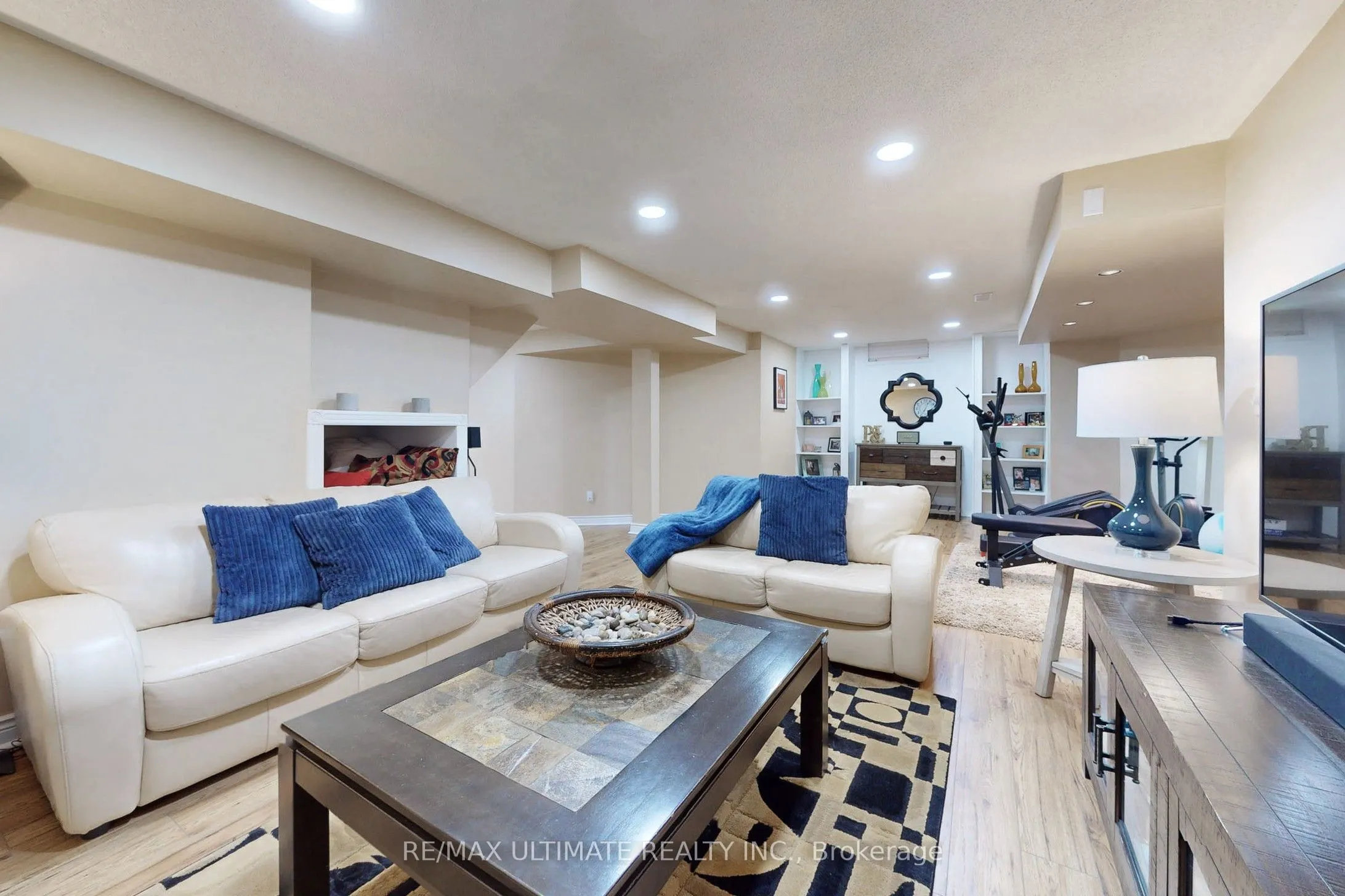 25 WINTERBERRY Drive