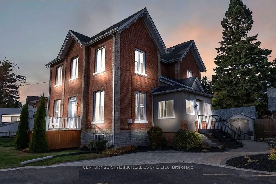 8 Wellington Street, #2
