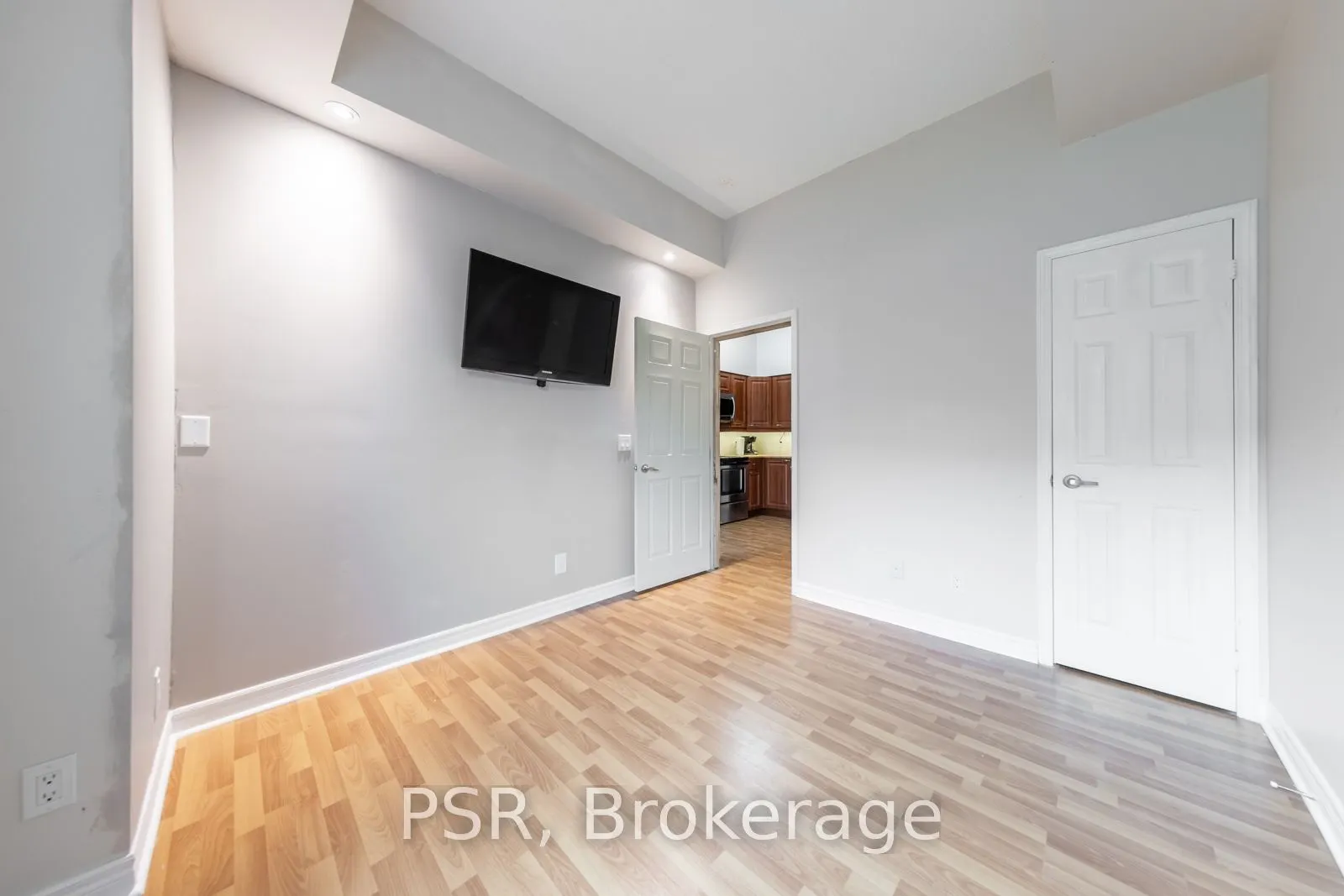60 Fairfax Crescent, #109
