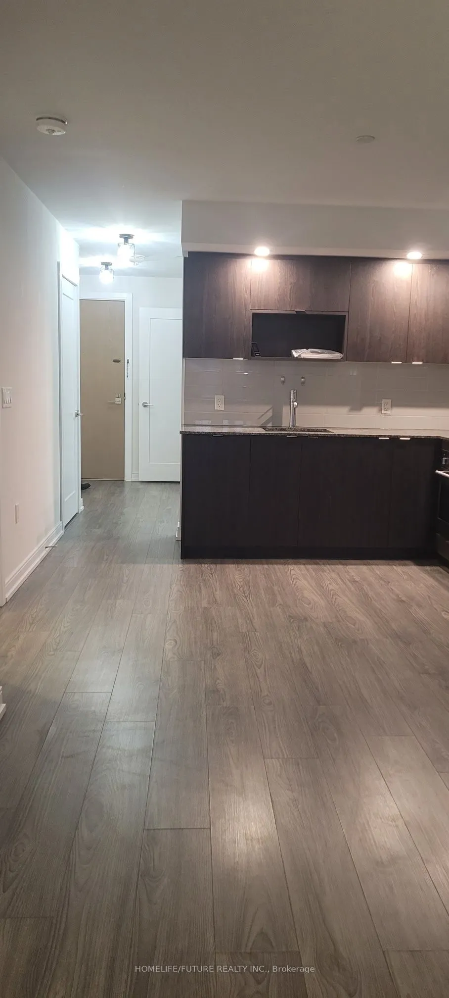 225 Village Green Square, #207
