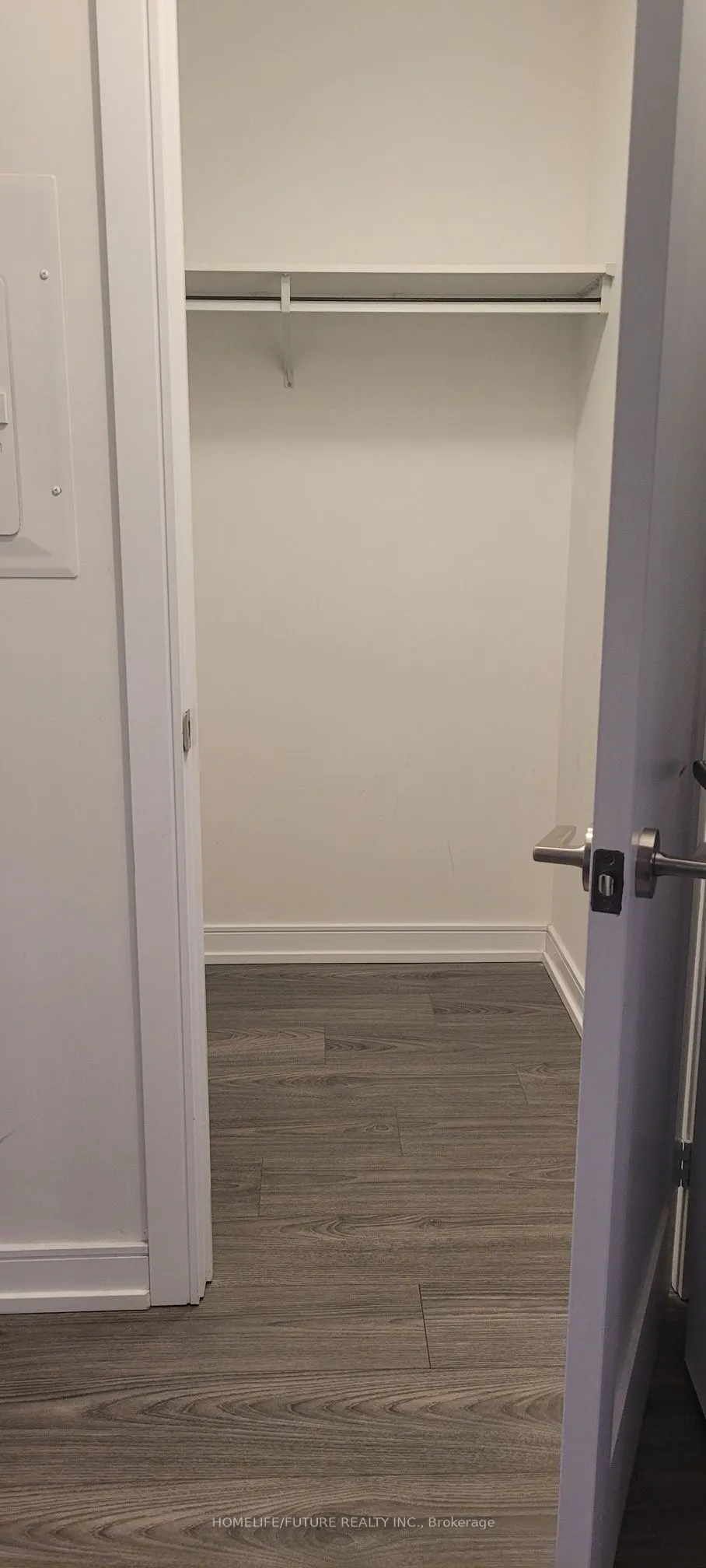 225 Village Green Square, #207