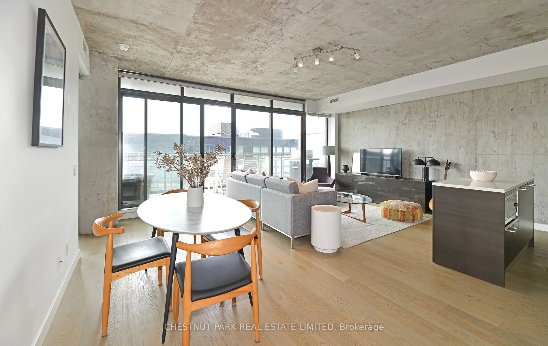 90 Broadview Avenue, #806