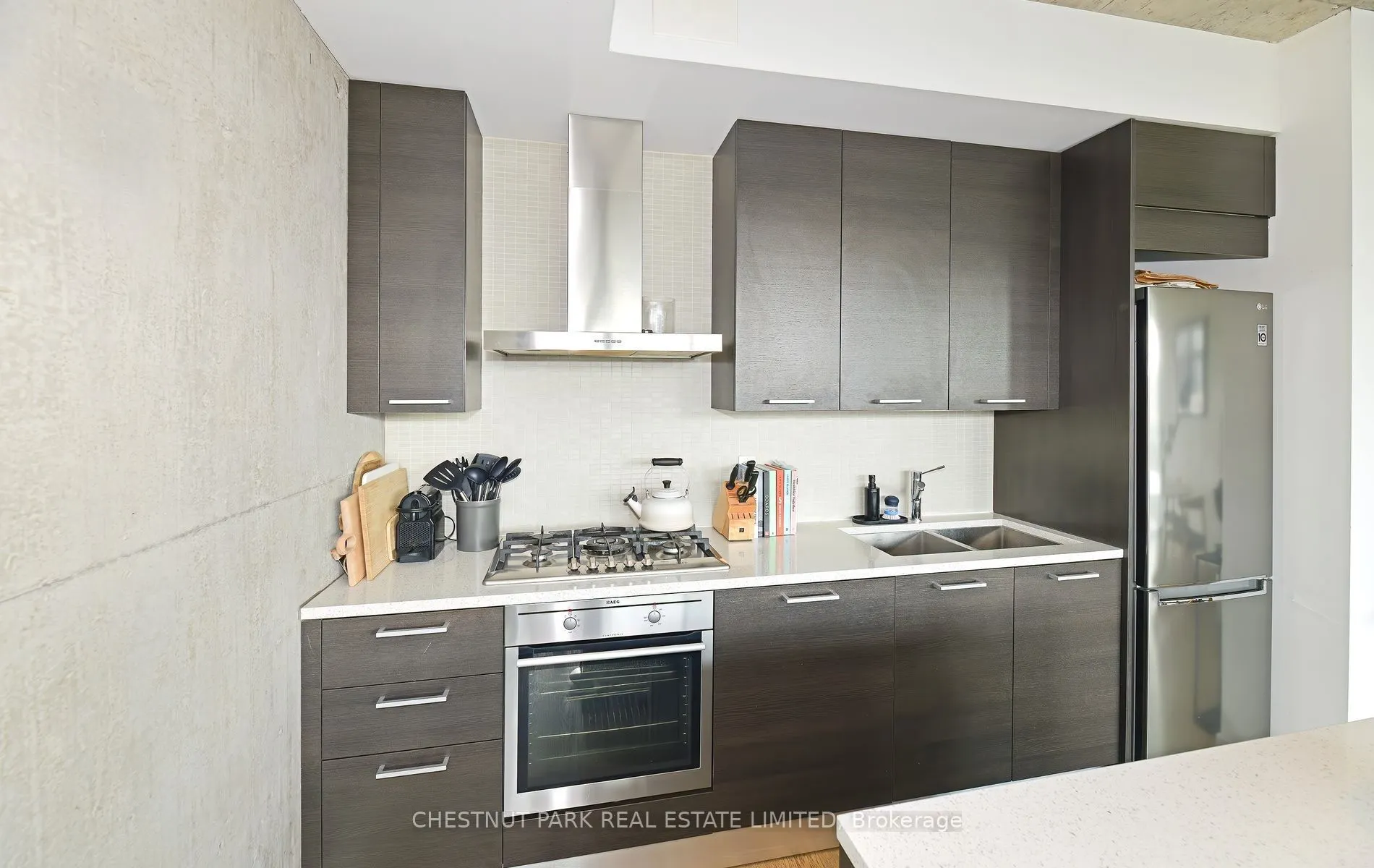 90 Broadview Avenue, #806