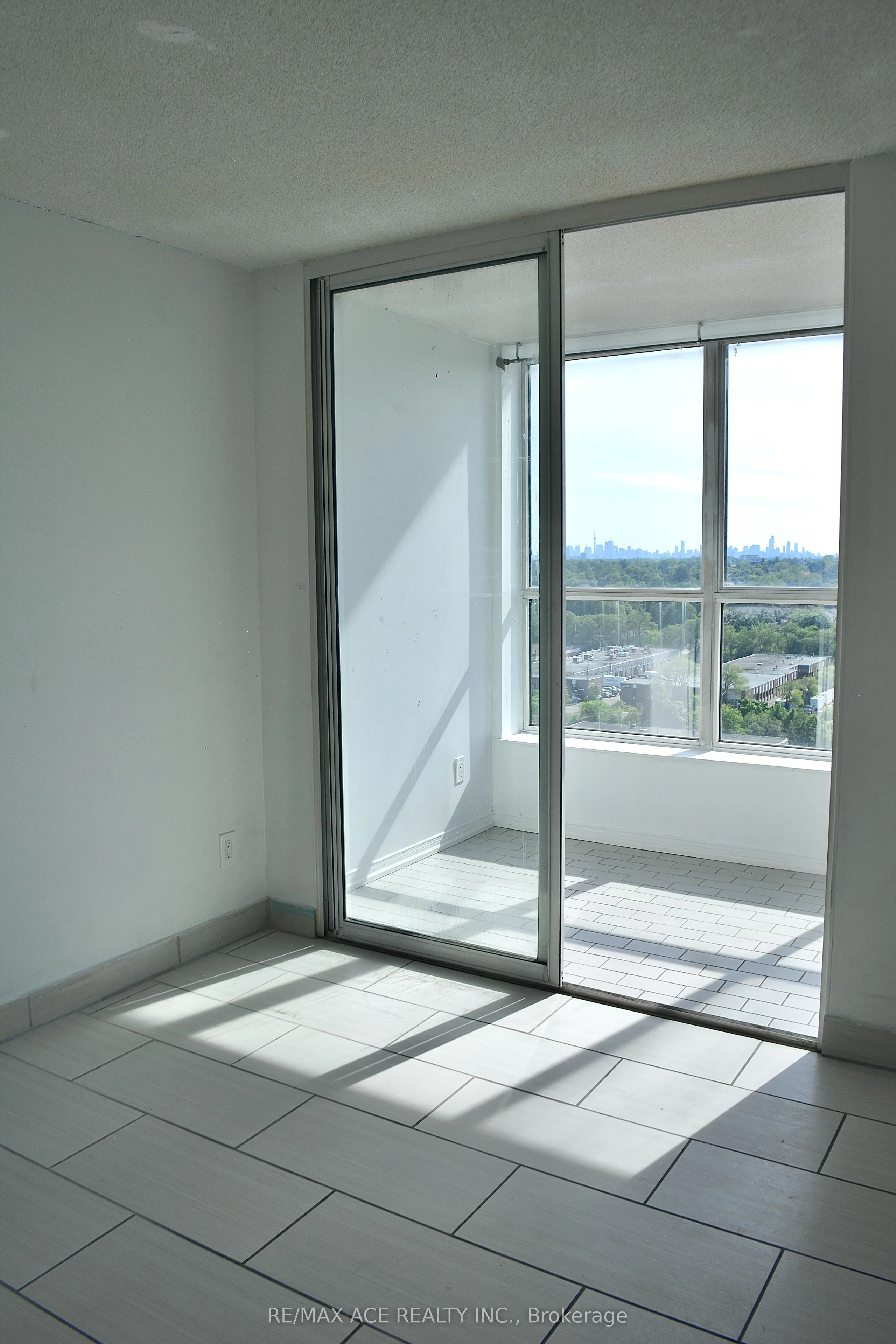 330 McCowan Road, #1403