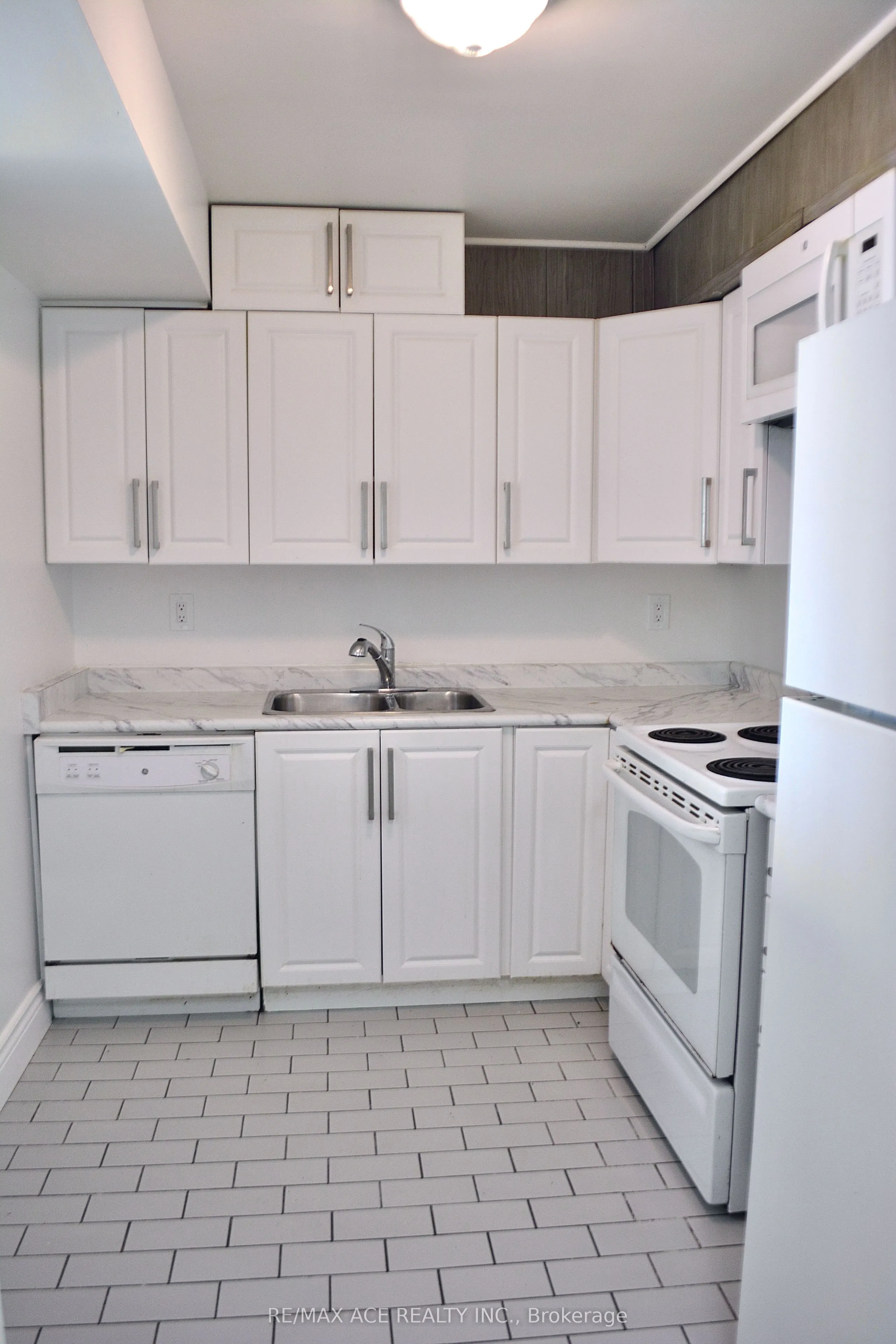 330 McCowan Road, #1403
