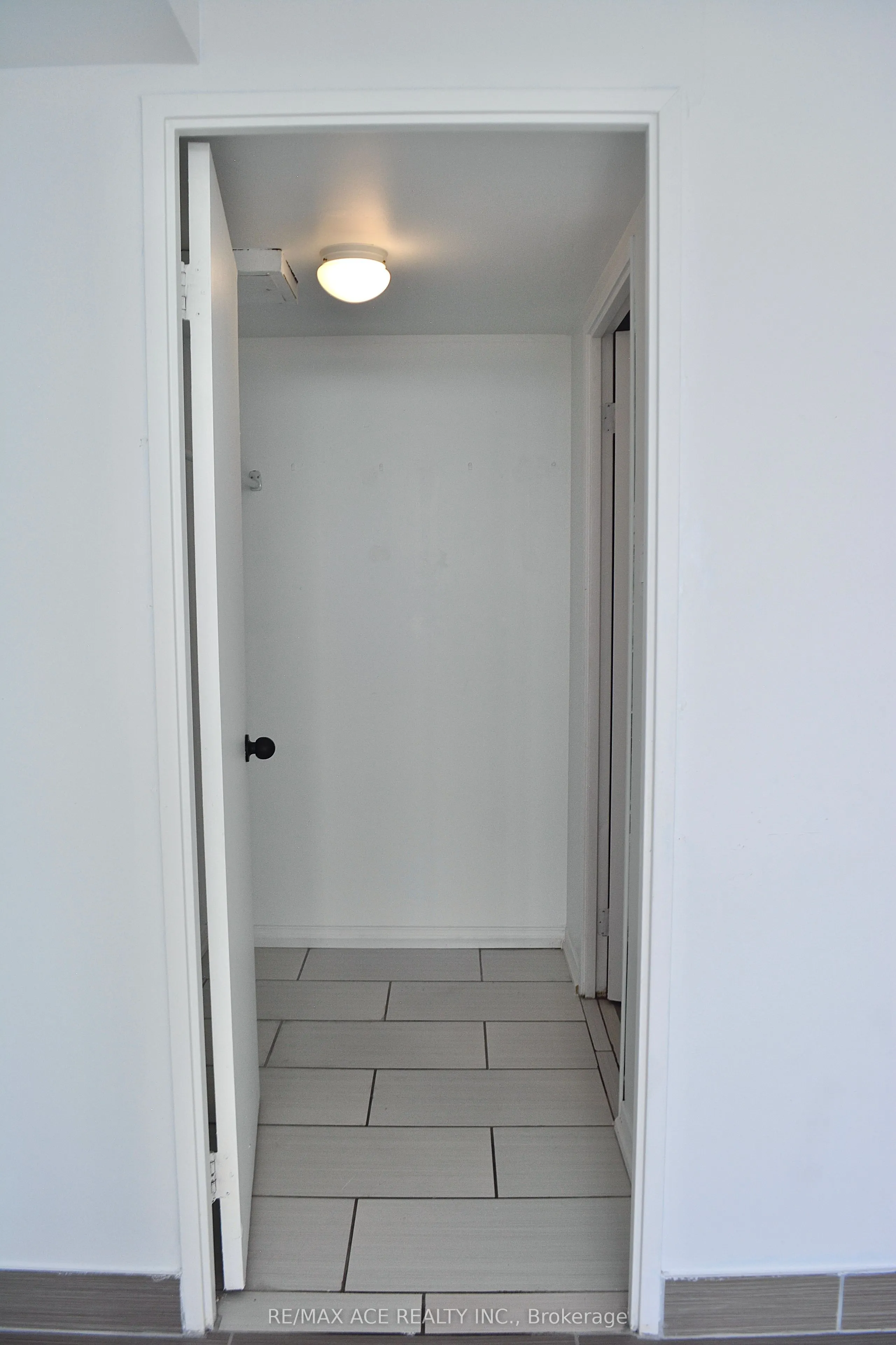 330 McCowan Road, #1403