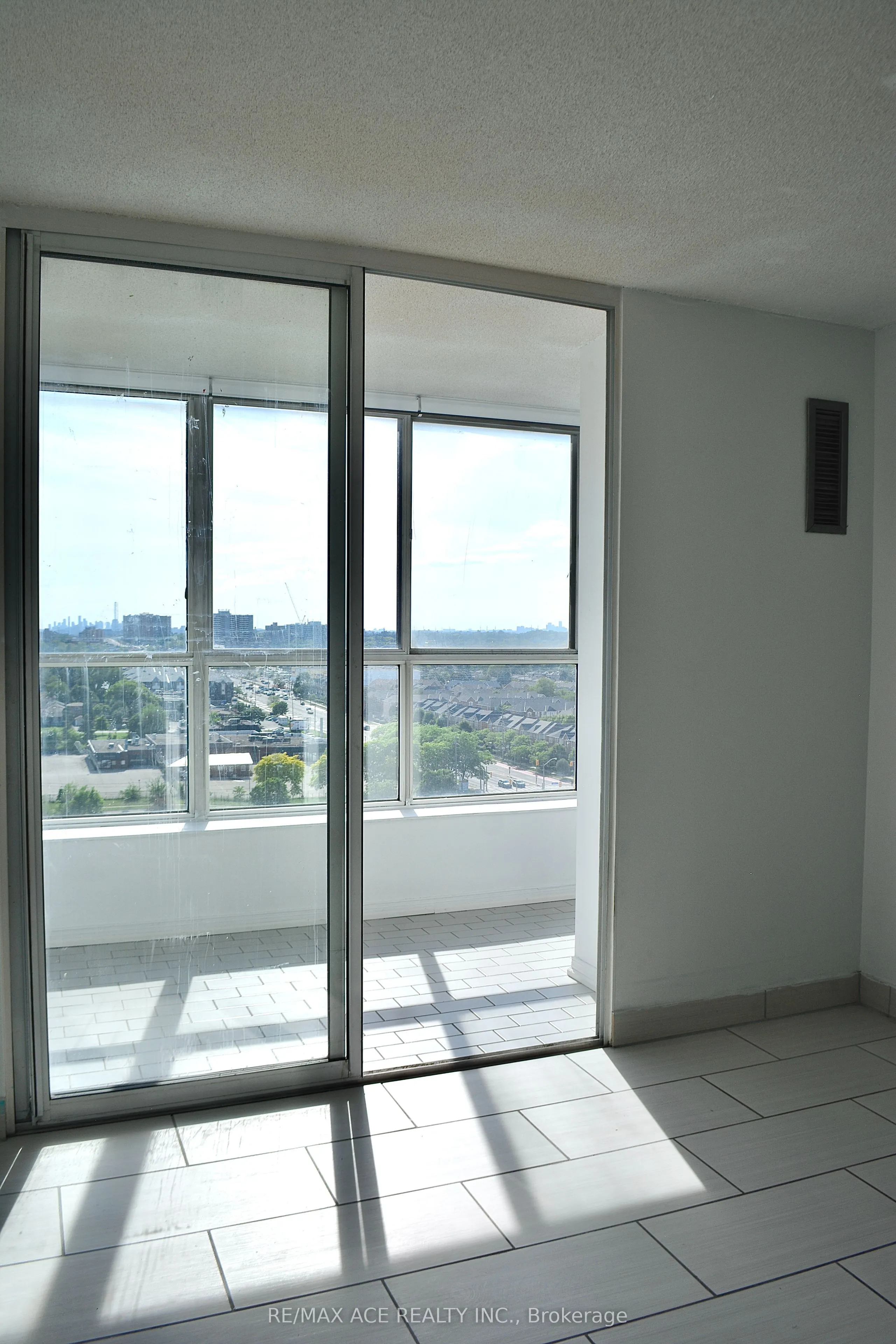 330 McCowan Road, #1403