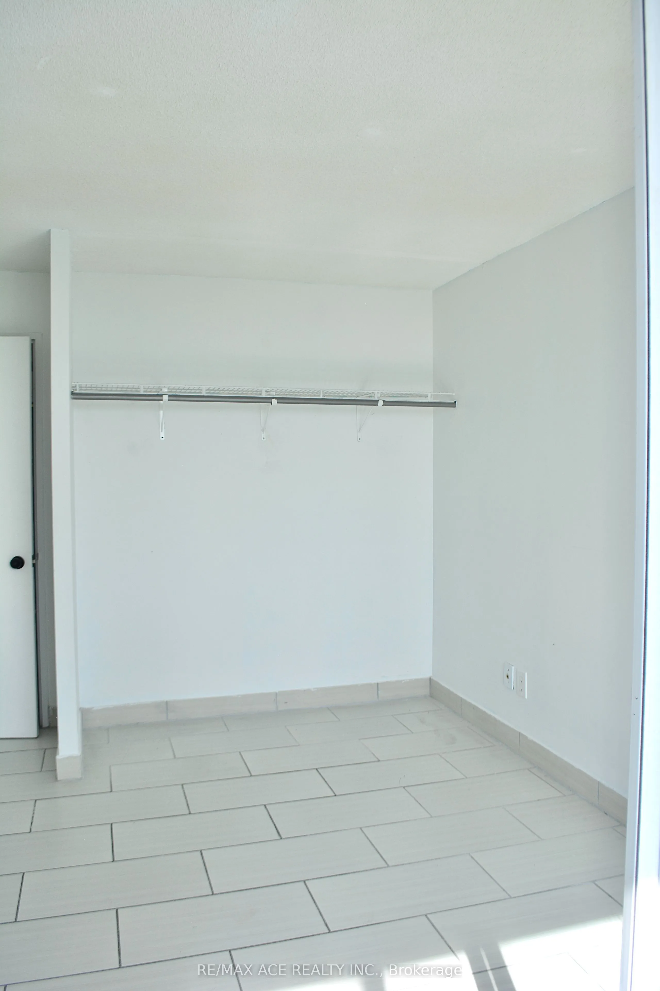 330 McCowan Road, #1403