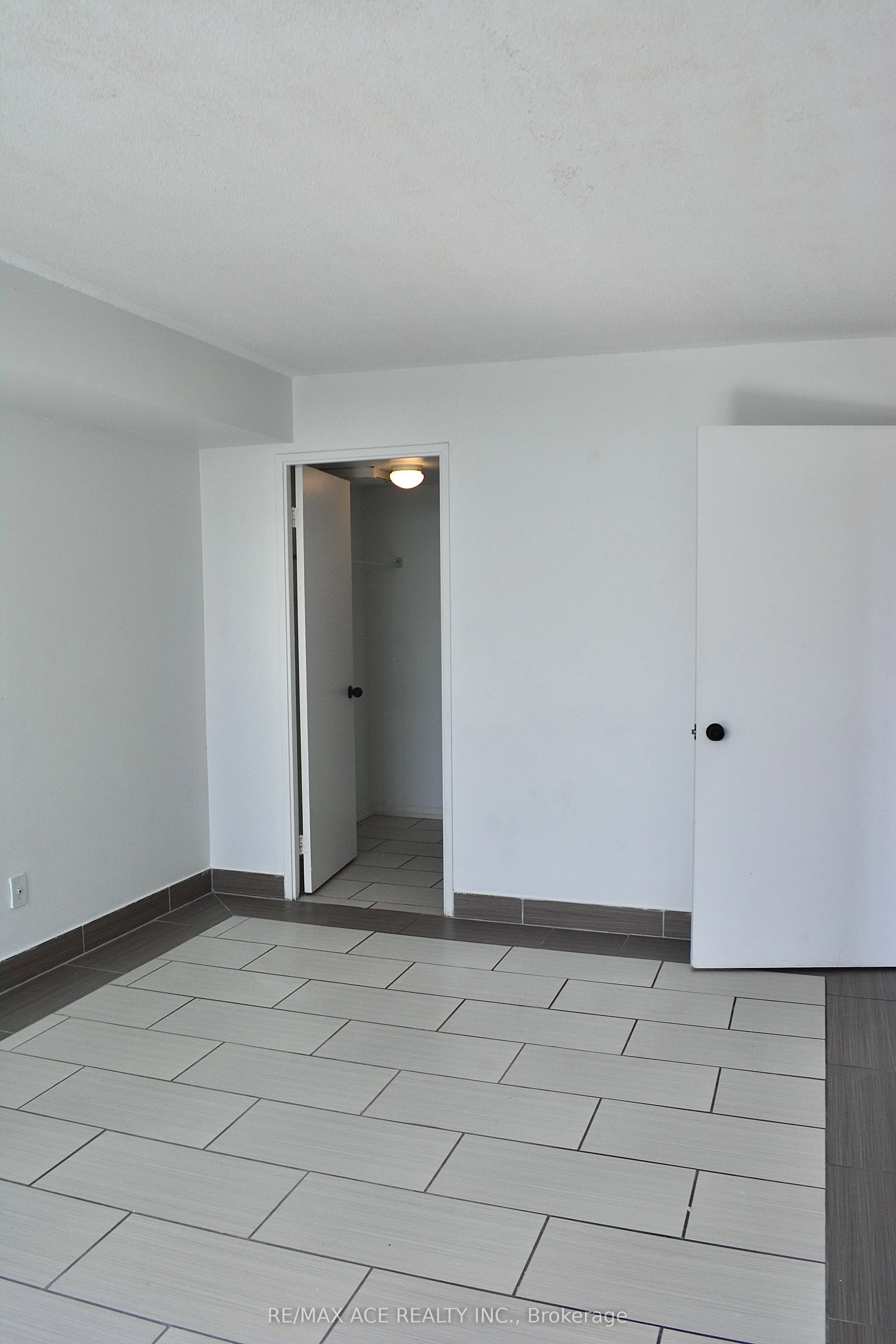 330 McCowan Road, #1403