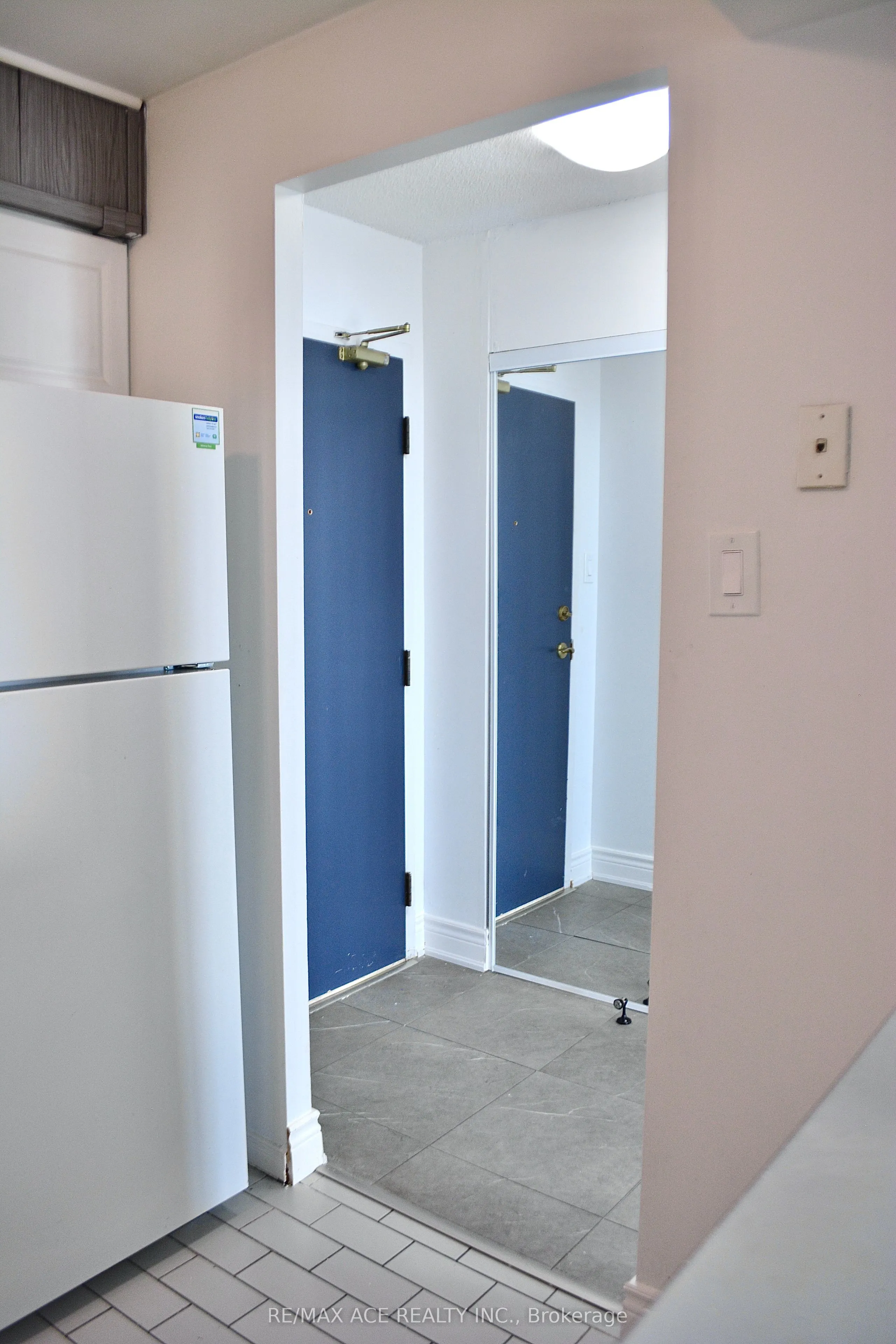 330 McCowan Road, #1403