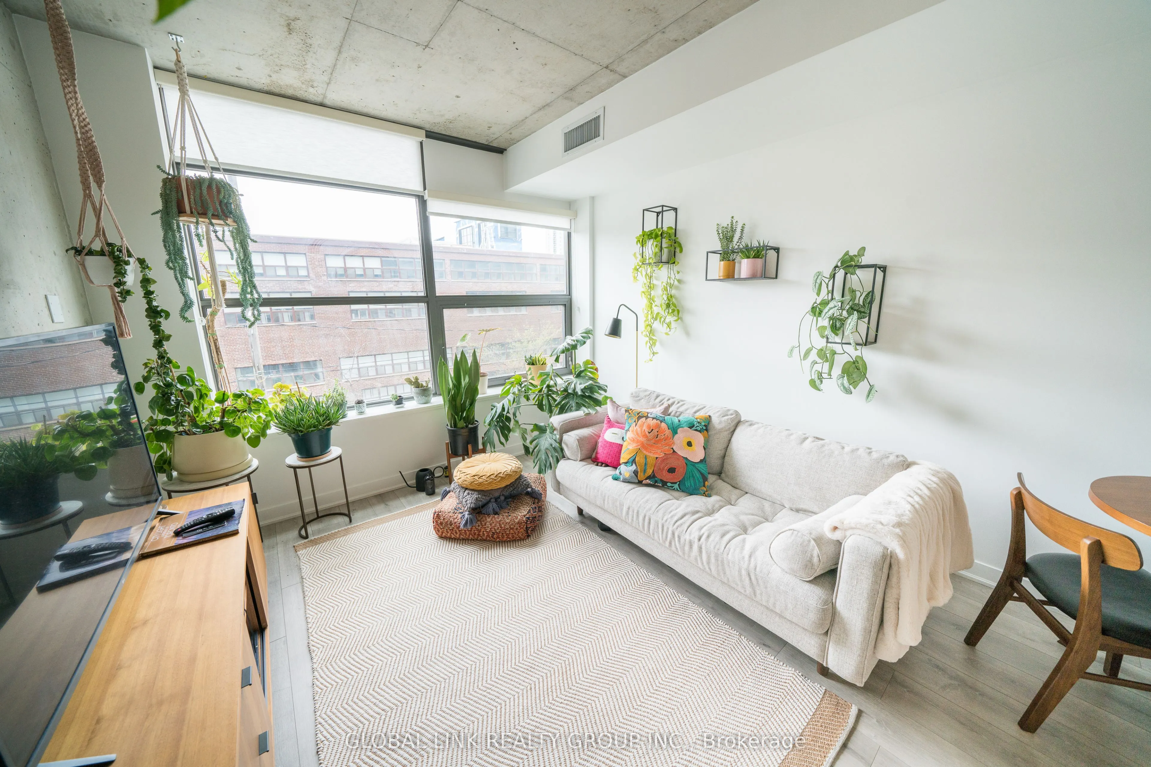 319 Carlaw Avenue, #306